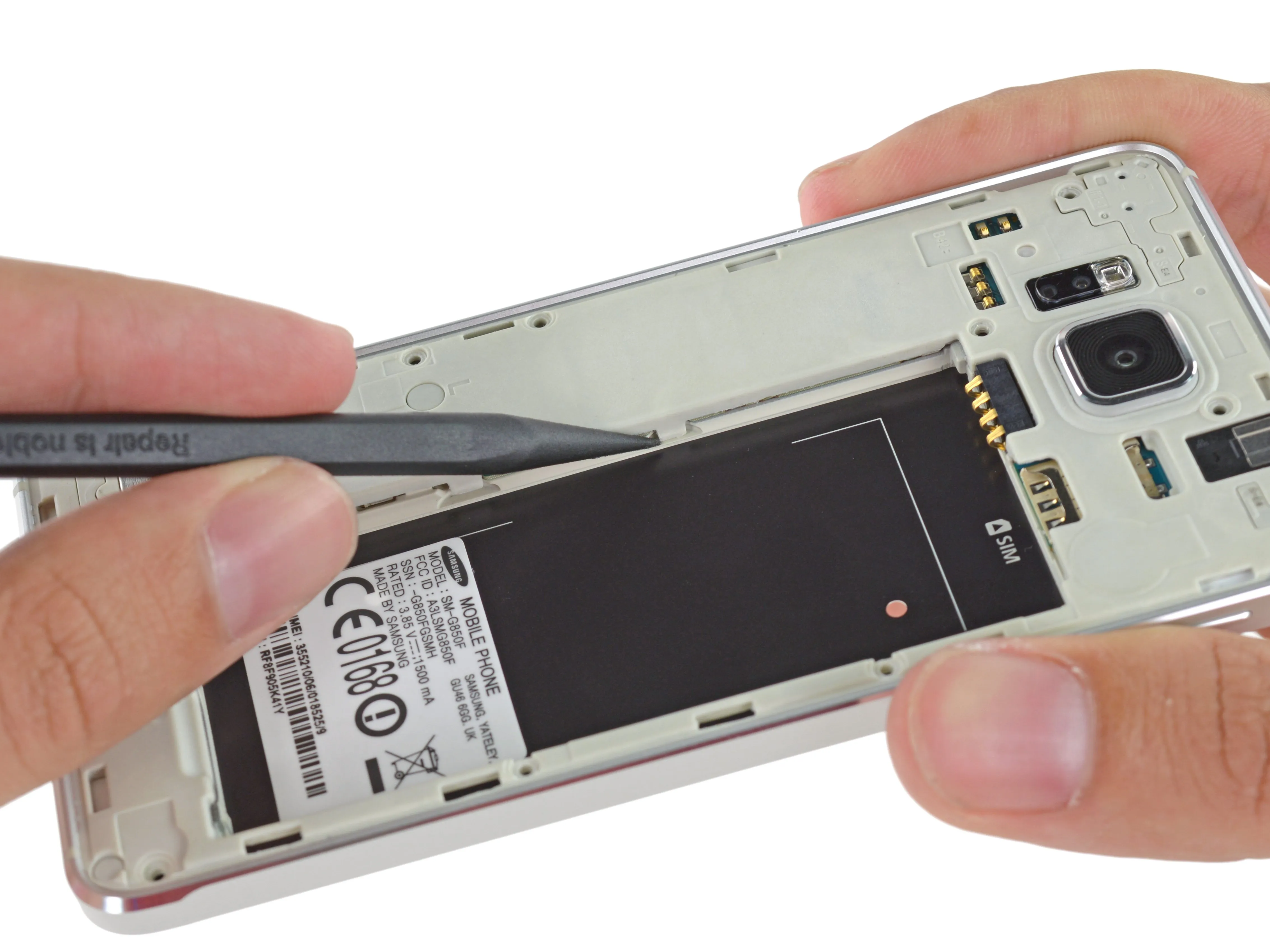 Samsung Galaxy Alpha Teardown: шаг 11, изображение 1 из 3