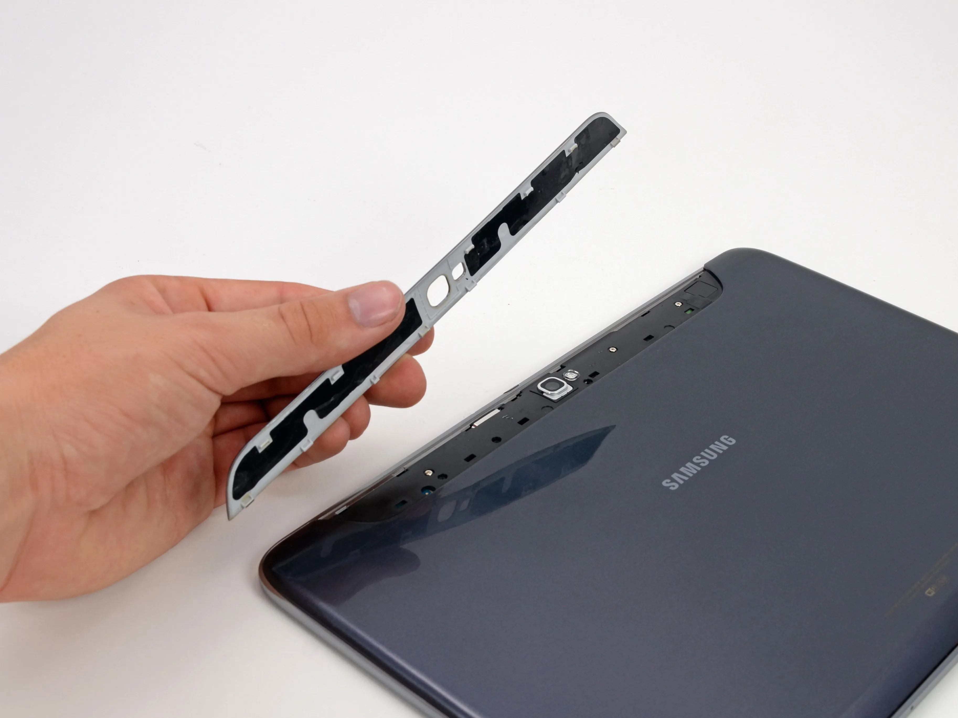 Разборка Samsung Galaxy Note 10.1: шаг 5, изображение 1 из 3