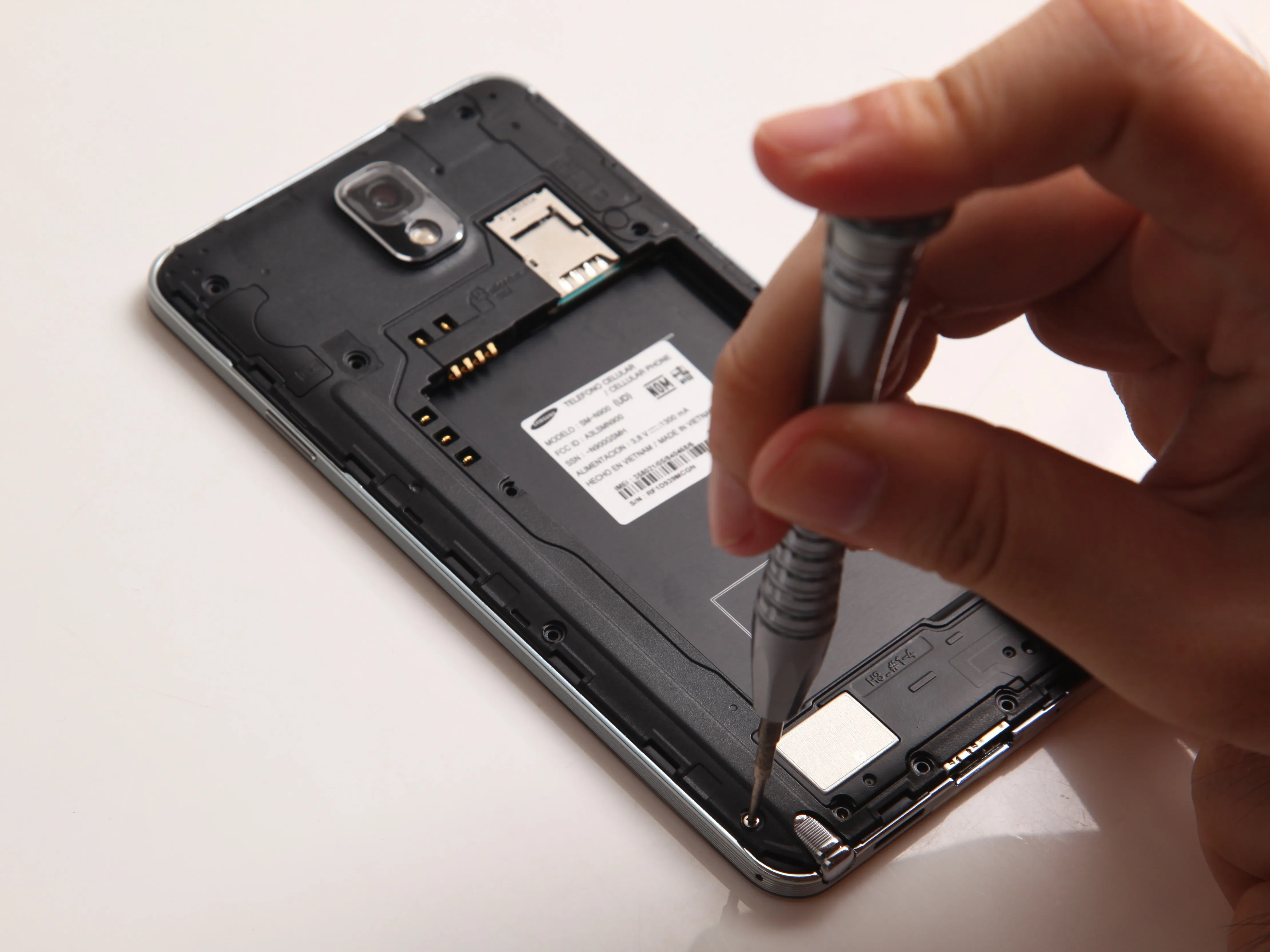 Samsung Galaxy Note 3 Teardown: шаг 2, изображение 2 из 2