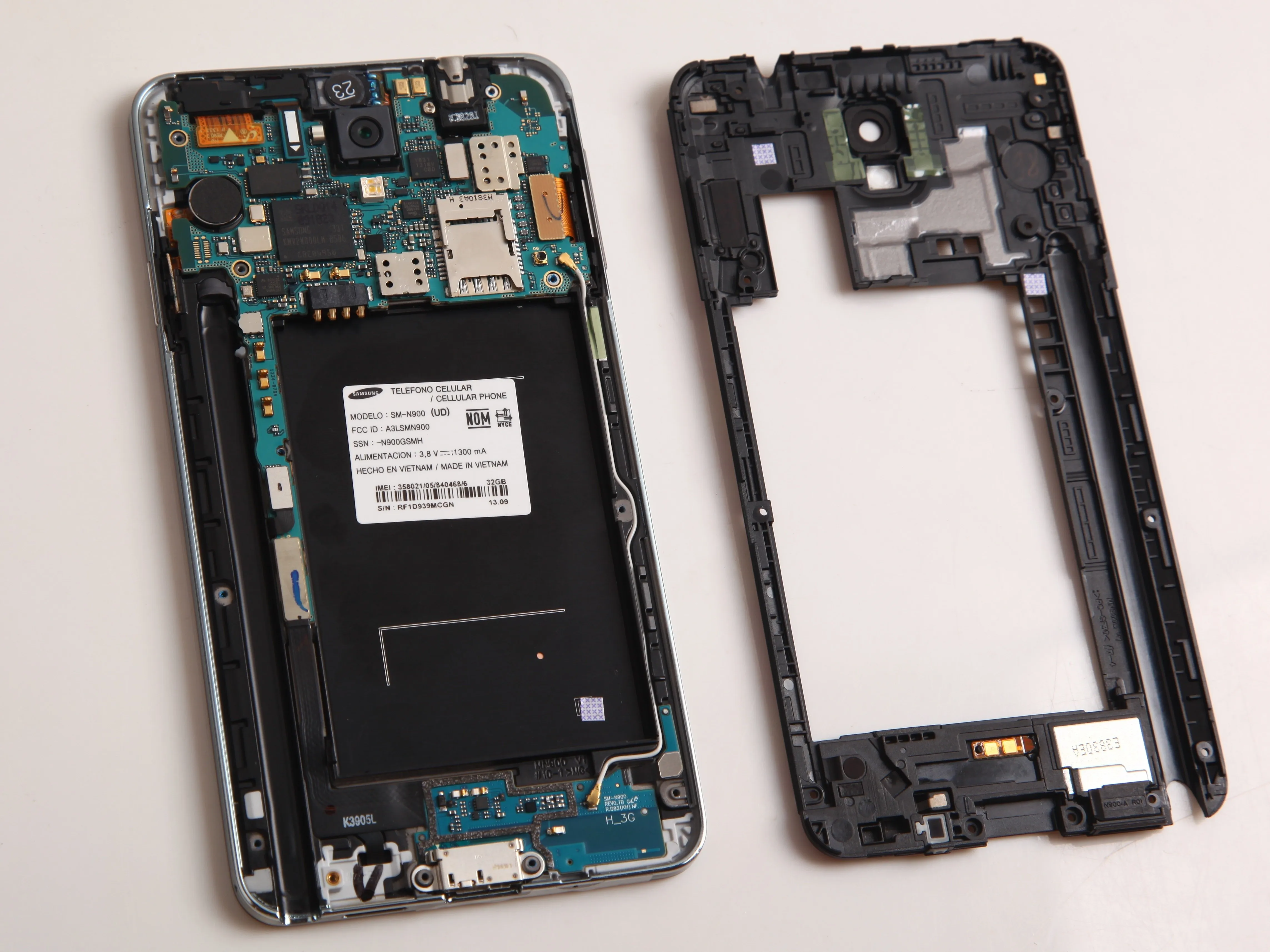 Samsung Galaxy Note 3 Teardown: шаг 3, изображение 3 из 3