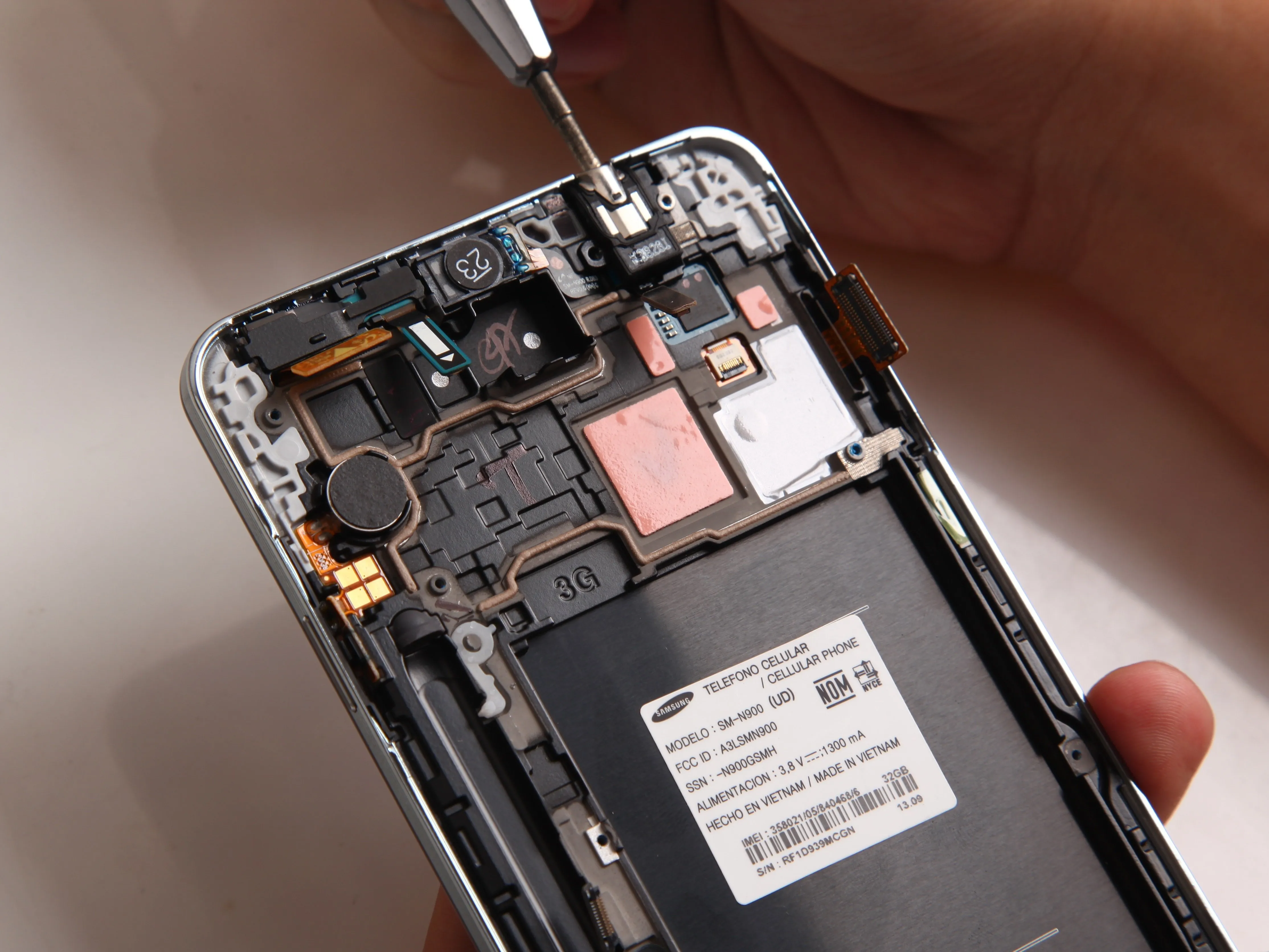 Samsung Galaxy Note 3 Teardown: шаг 8, изображение 2 из 2