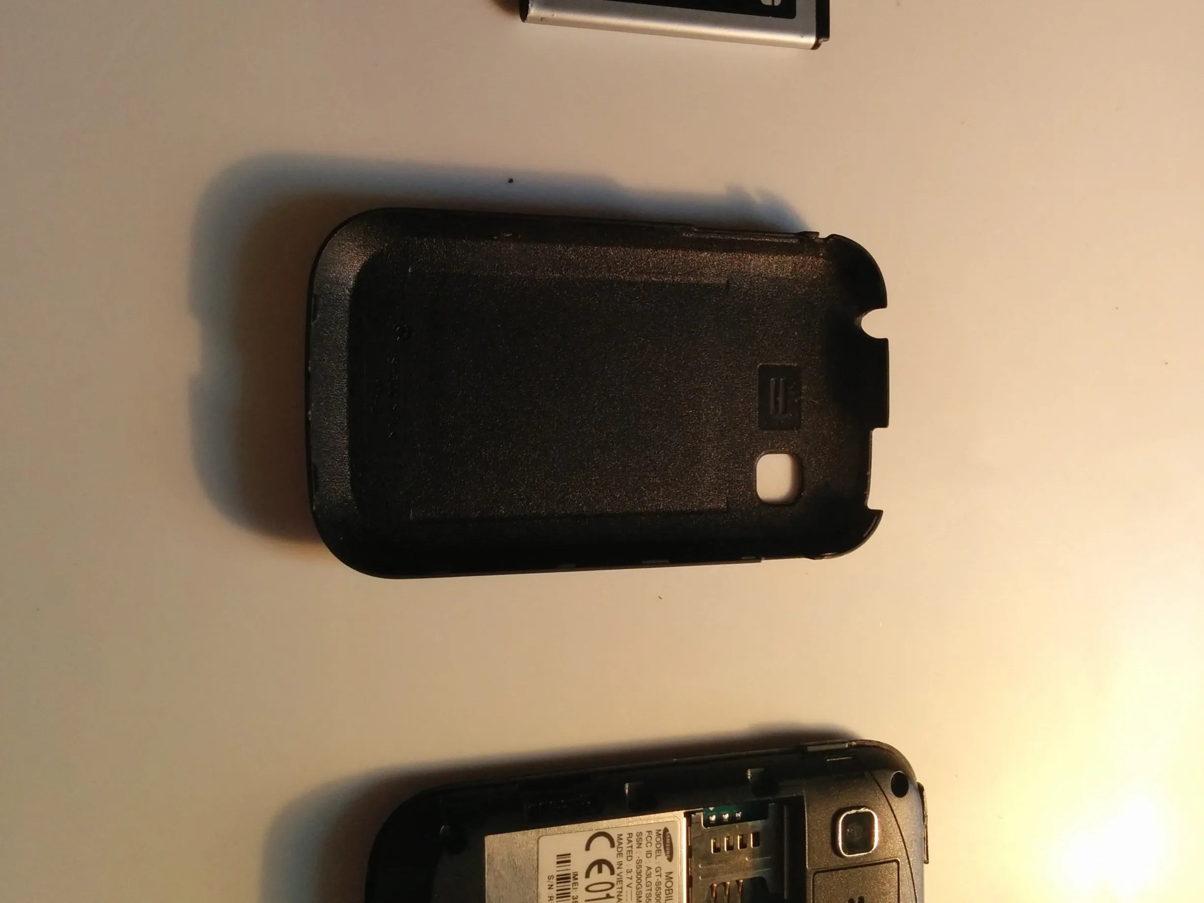 Samsung Galaxy Pocket (GT-S5300) Разборка, Samsung Galaxy Pocket (GT-S5300) Разборка: шаг 1, изображение 3 из 3