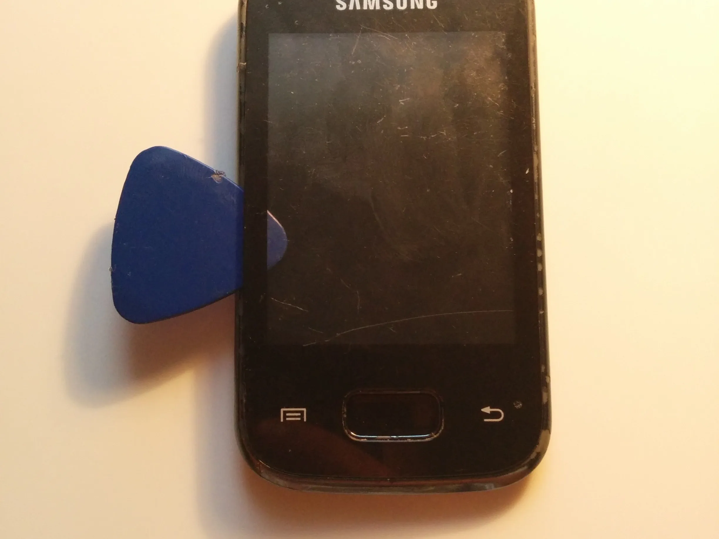 Samsung Galaxy Pocket (GT-S5300) Разборка: шаг 8, изображение 1 из 2