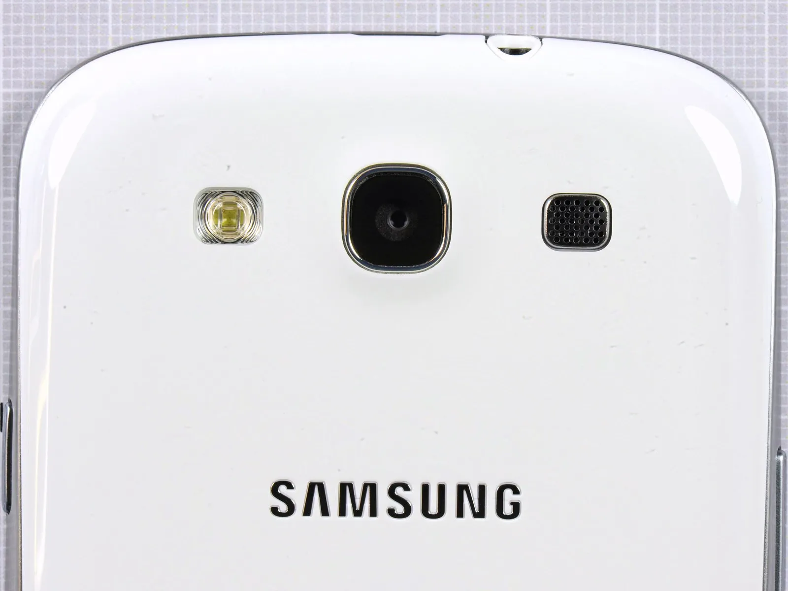 Samsung Galaxy S III Teardown: шаг 3, изображение 2 из 2