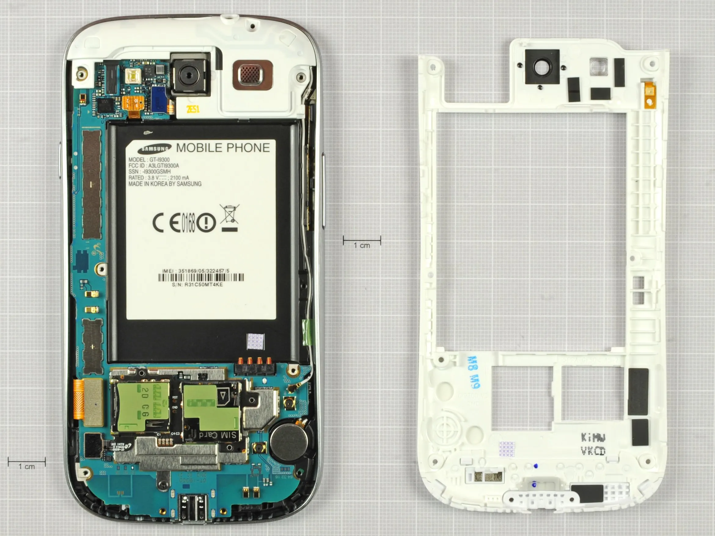 Samsung Galaxy S III Teardown: шаг 5, изображение 1 из 3