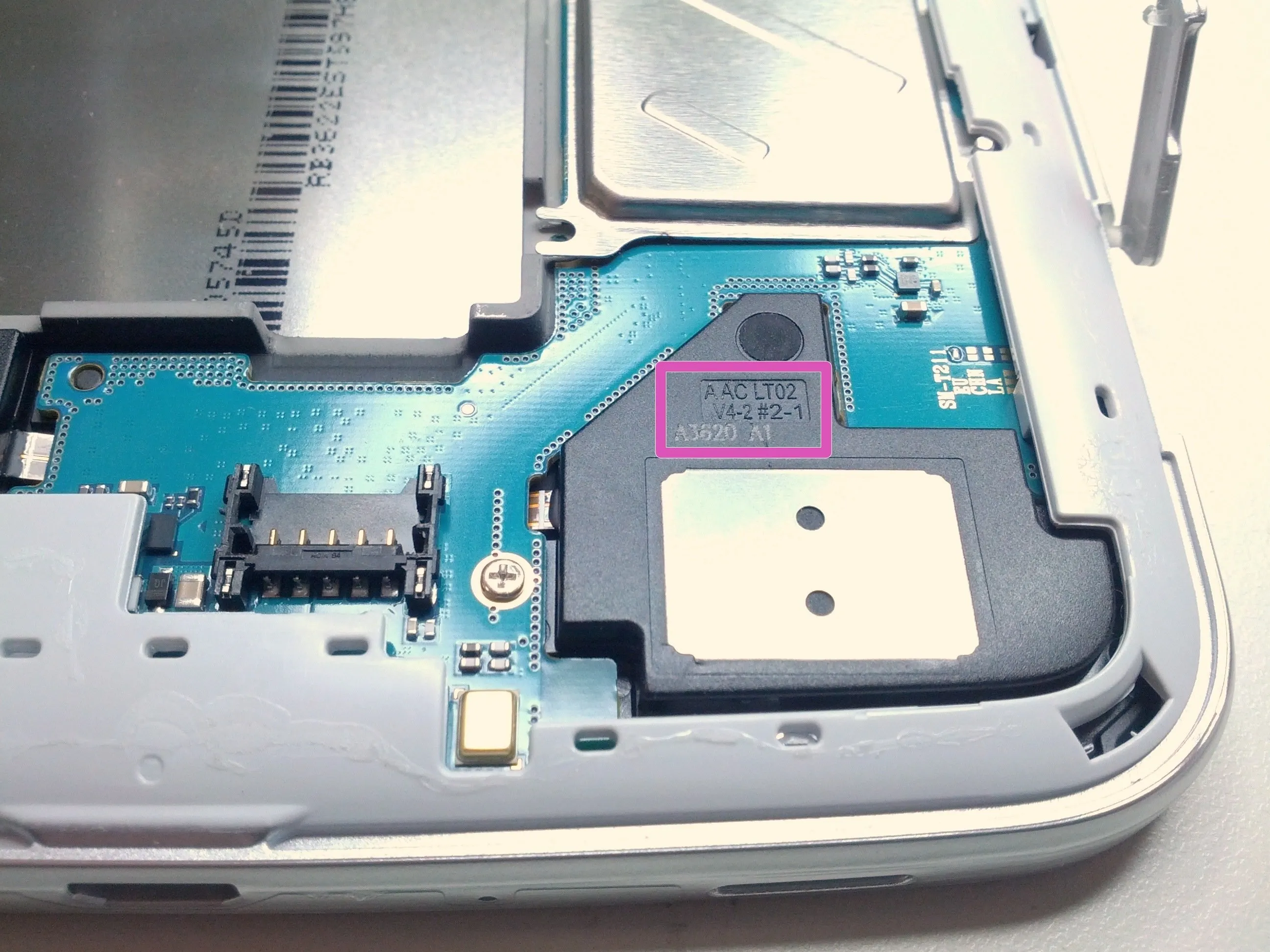 Samsung Galaxy Tab 3 7.0 3G Teardown: шаг 4, изображение 2 из 3