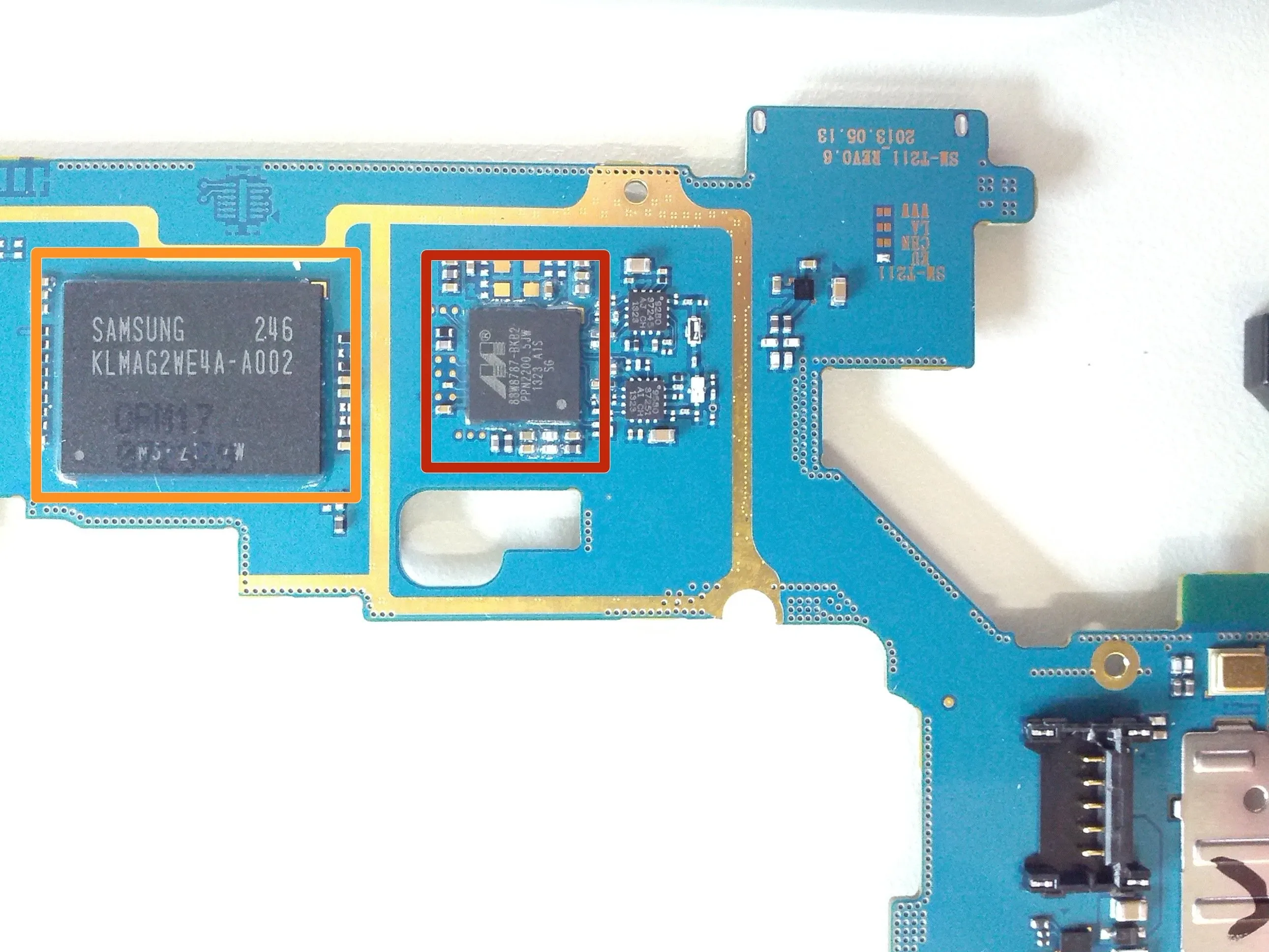 Samsung Galaxy Tab 3 7.0 3G Teardown: шаг 6, изображение 2 из 3