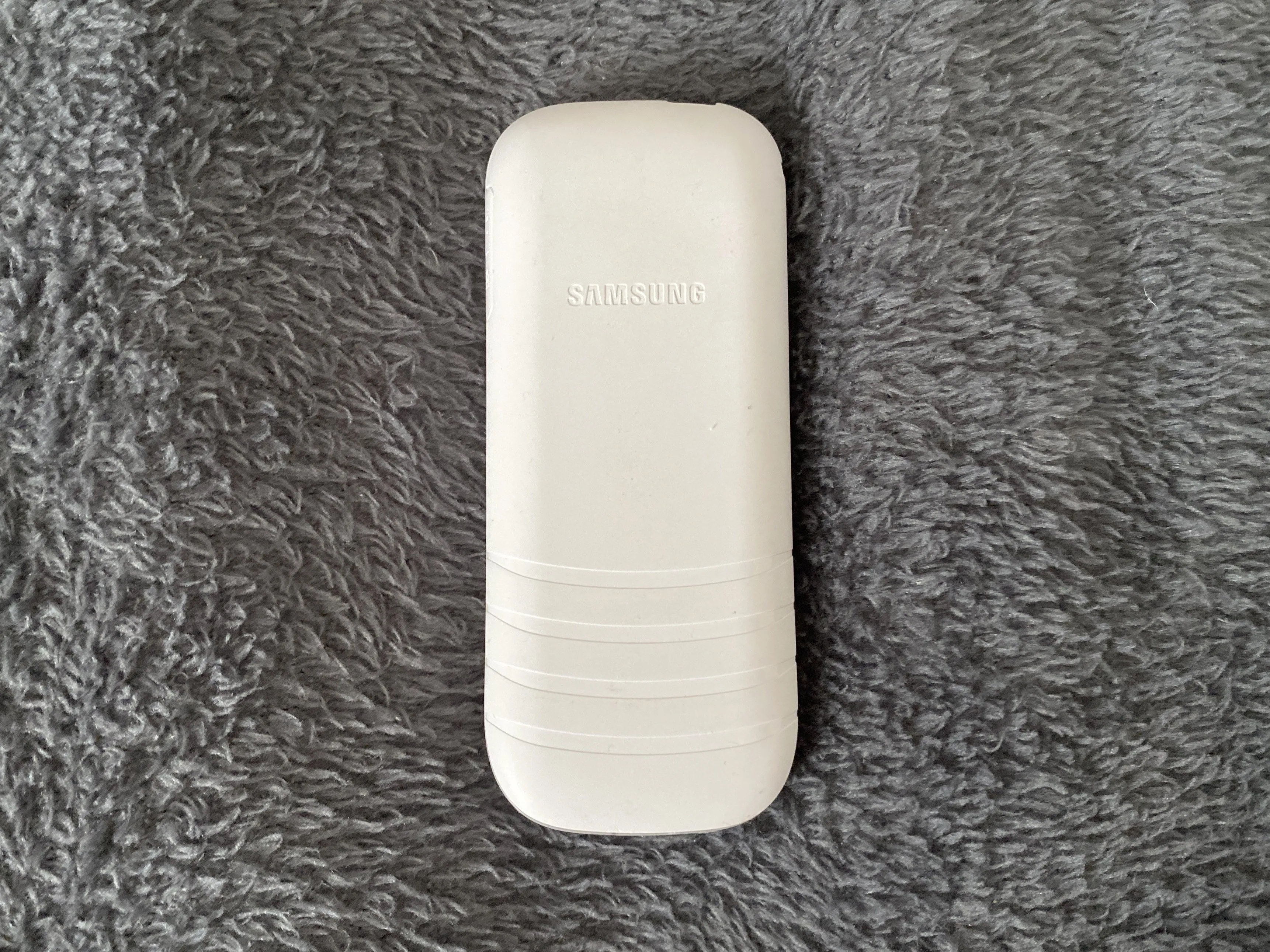 Разборка Samsung GT-E1205Y: шаг 2, изображение 1 из 2