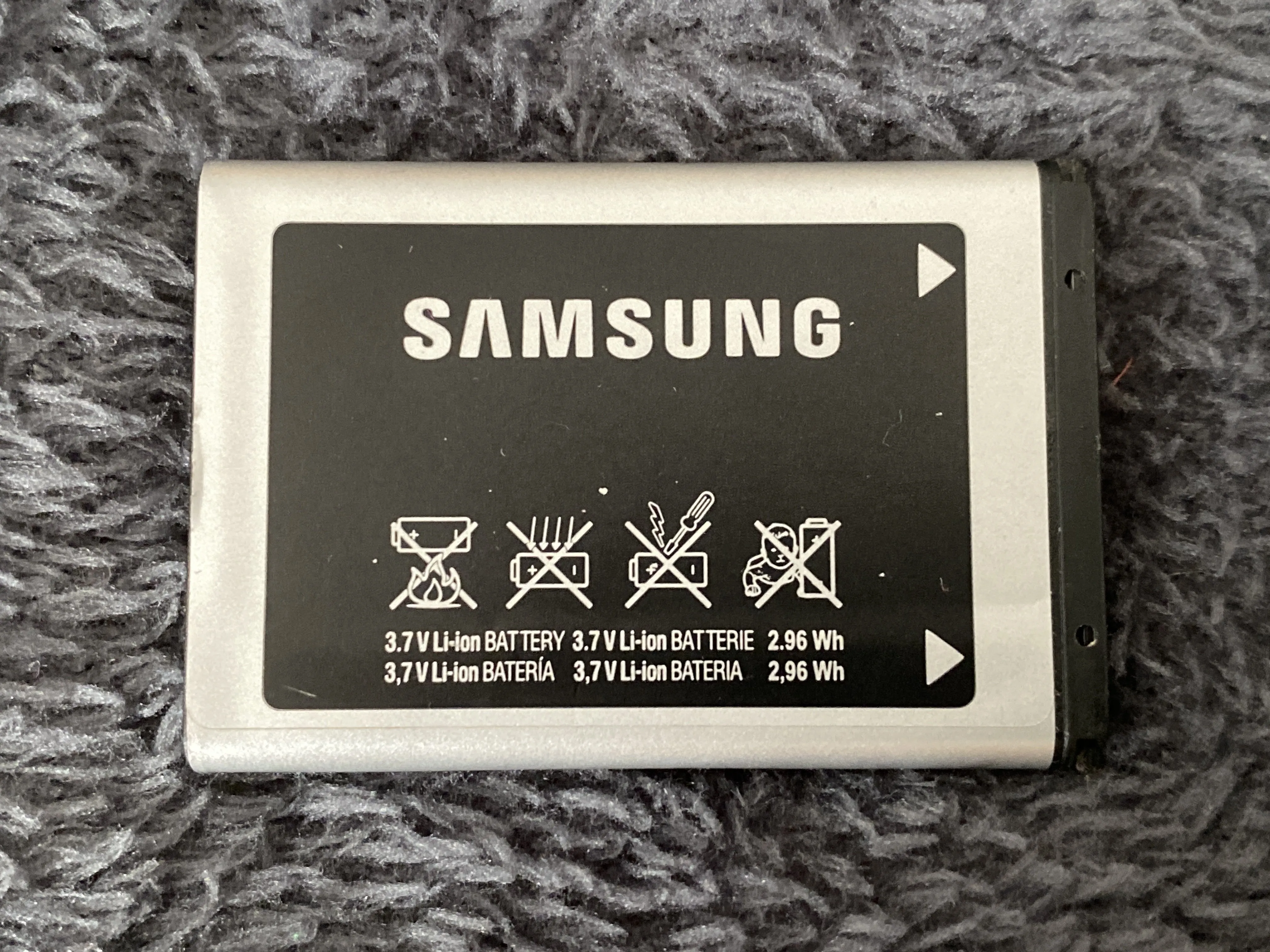 Разборка Samsung GT-E1205Y: шаг 3, изображение 2 из 3