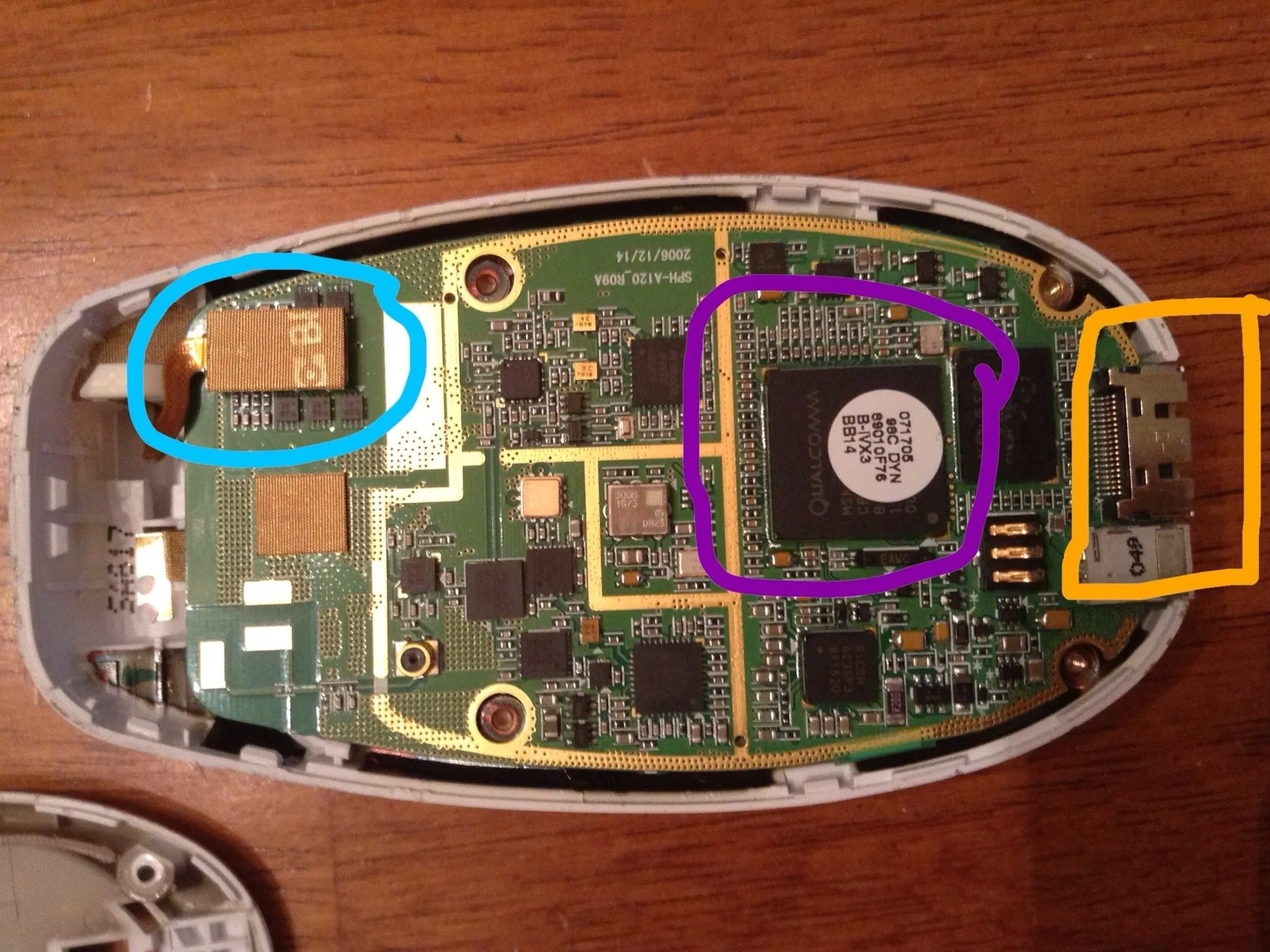 Samsung Jitterbug Teardown: шаг 2, изображение 2 из 2