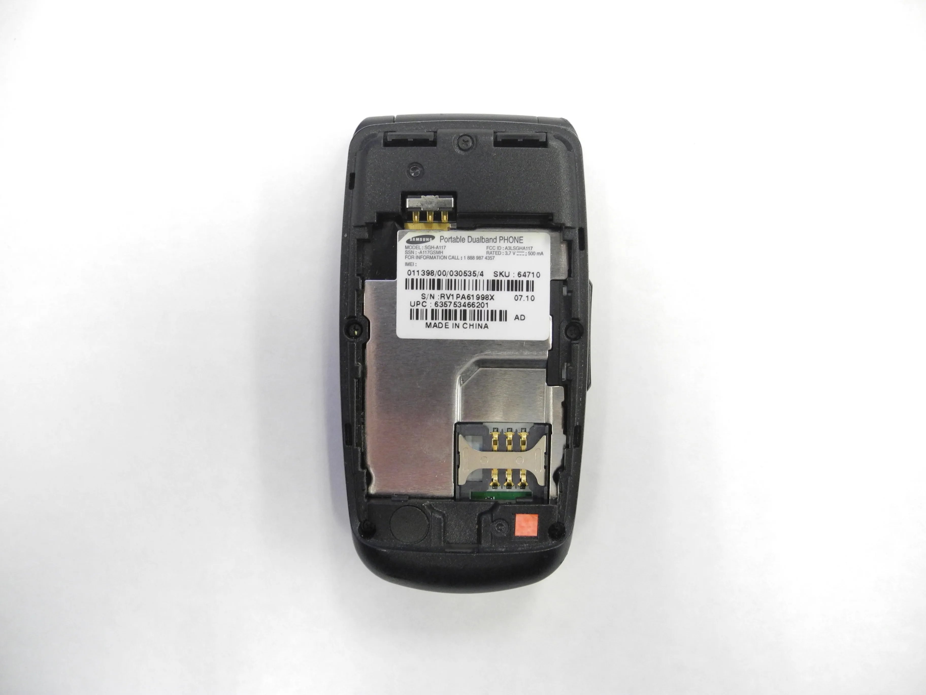 Samsung SGH-A117: разборка и сборка, задняя сторона телефона: шаг 2, изображение 1 из 1