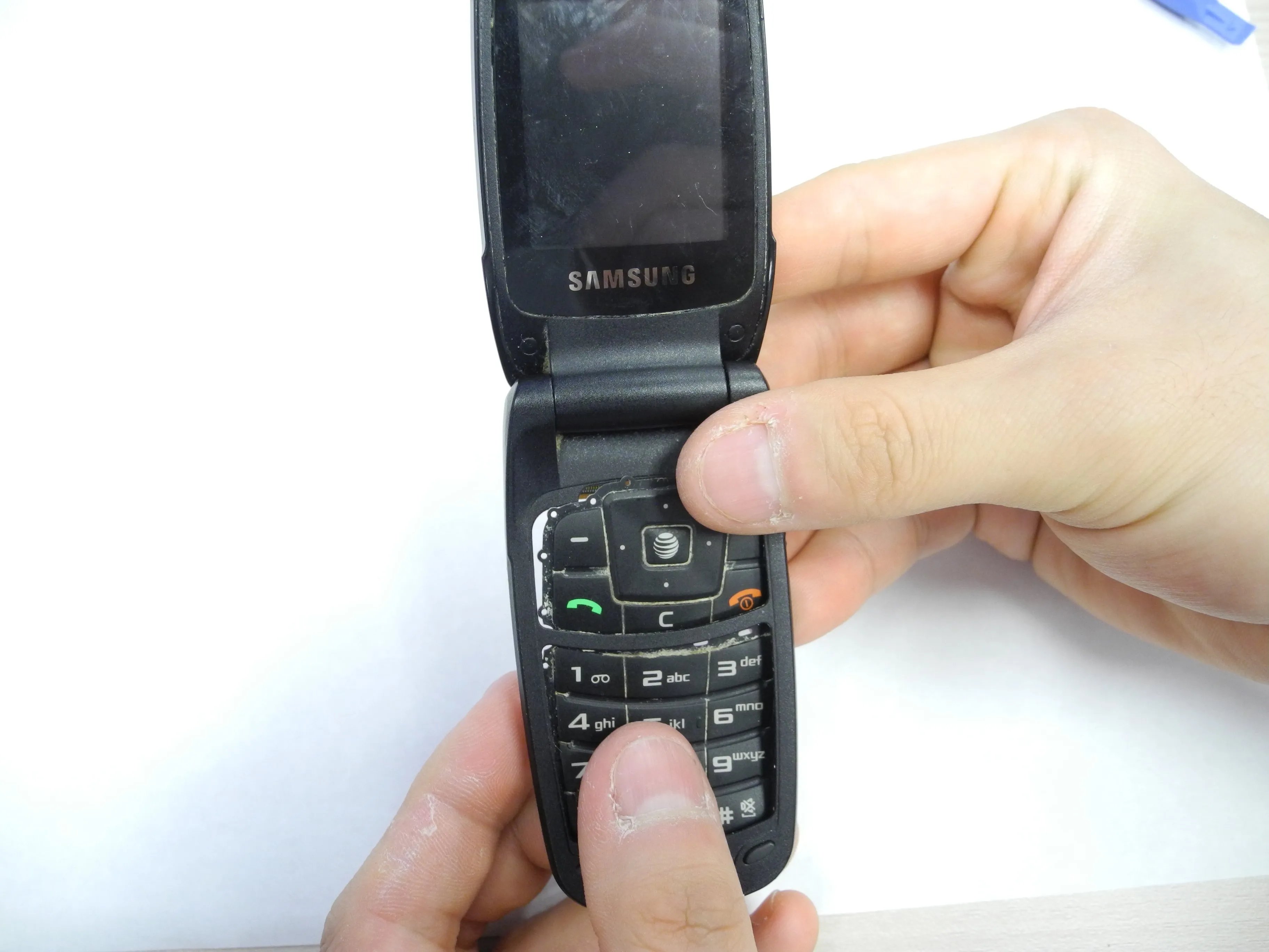 Samsung SGH-A117: разборка и сборка, снятие клавиатуры: шаг 7, изображение 1 из 2