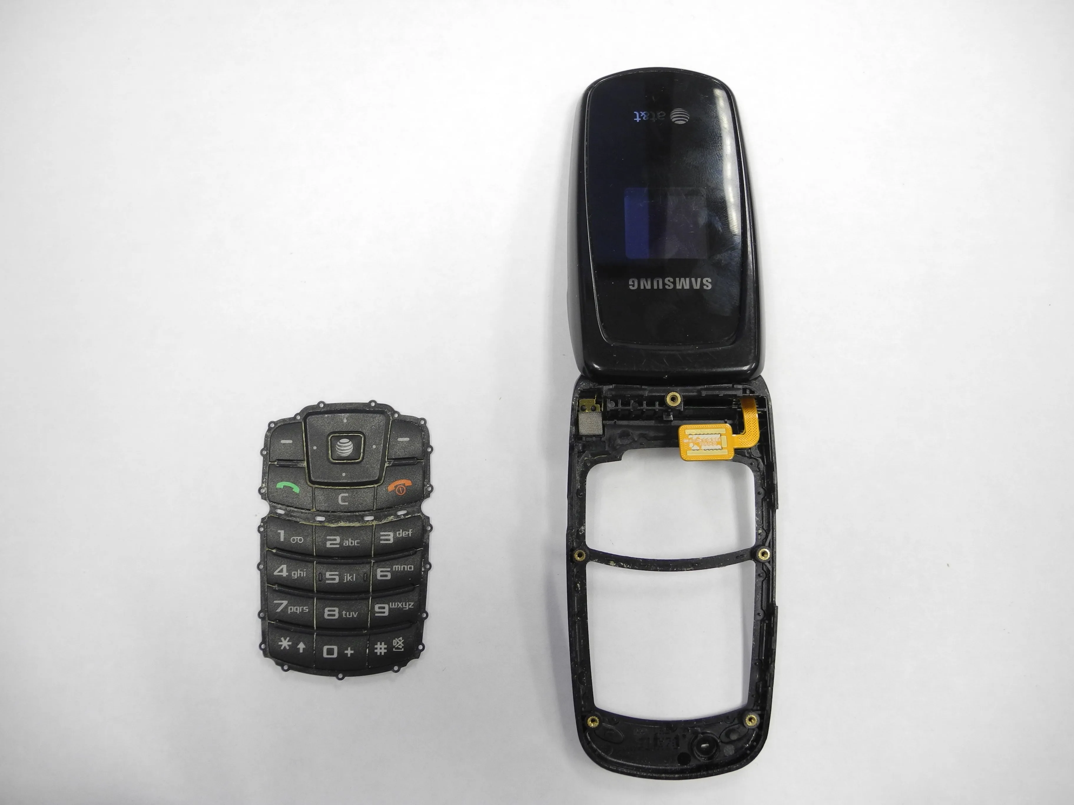 Samsung SGH-A117: разборка и сборка, извлечение клавиатуры: шаг 7, изображение 2 из 2