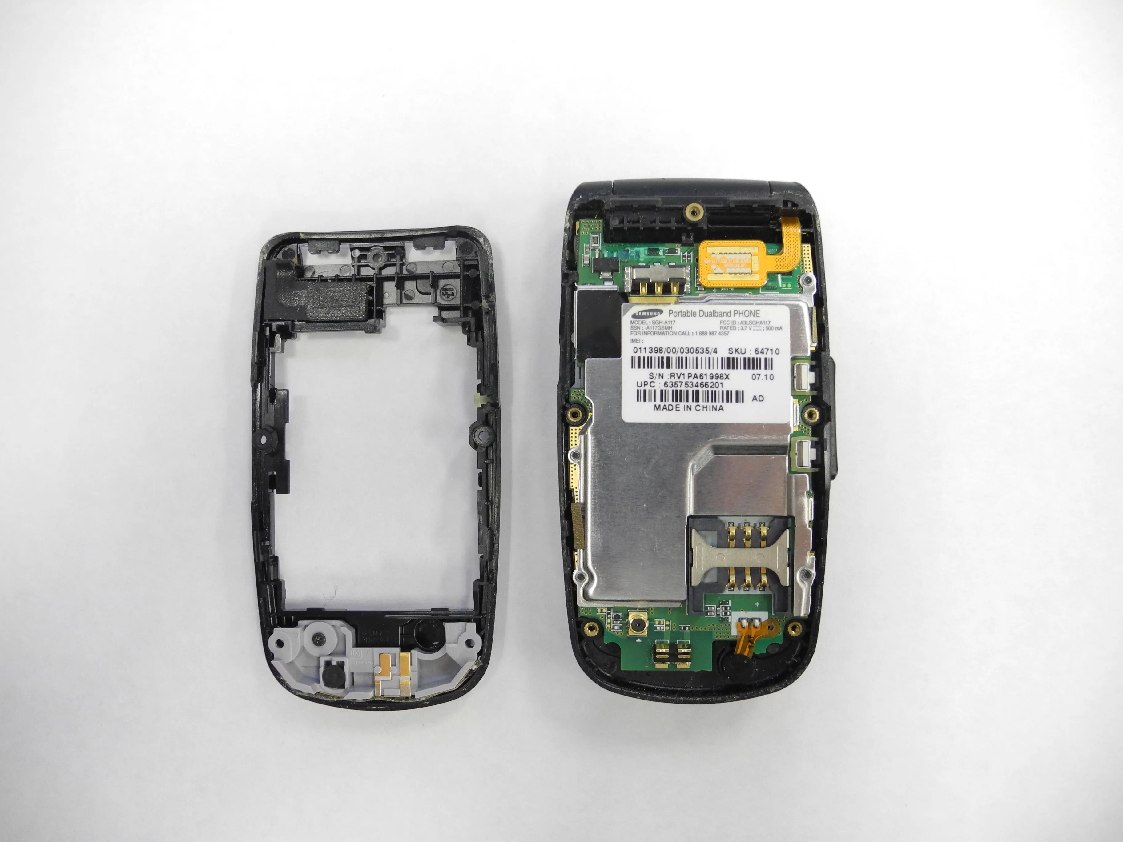 Samsung SGH-A117: разборка и сборка, снятие задней крышки: шаг 4, изображение 2 из 2