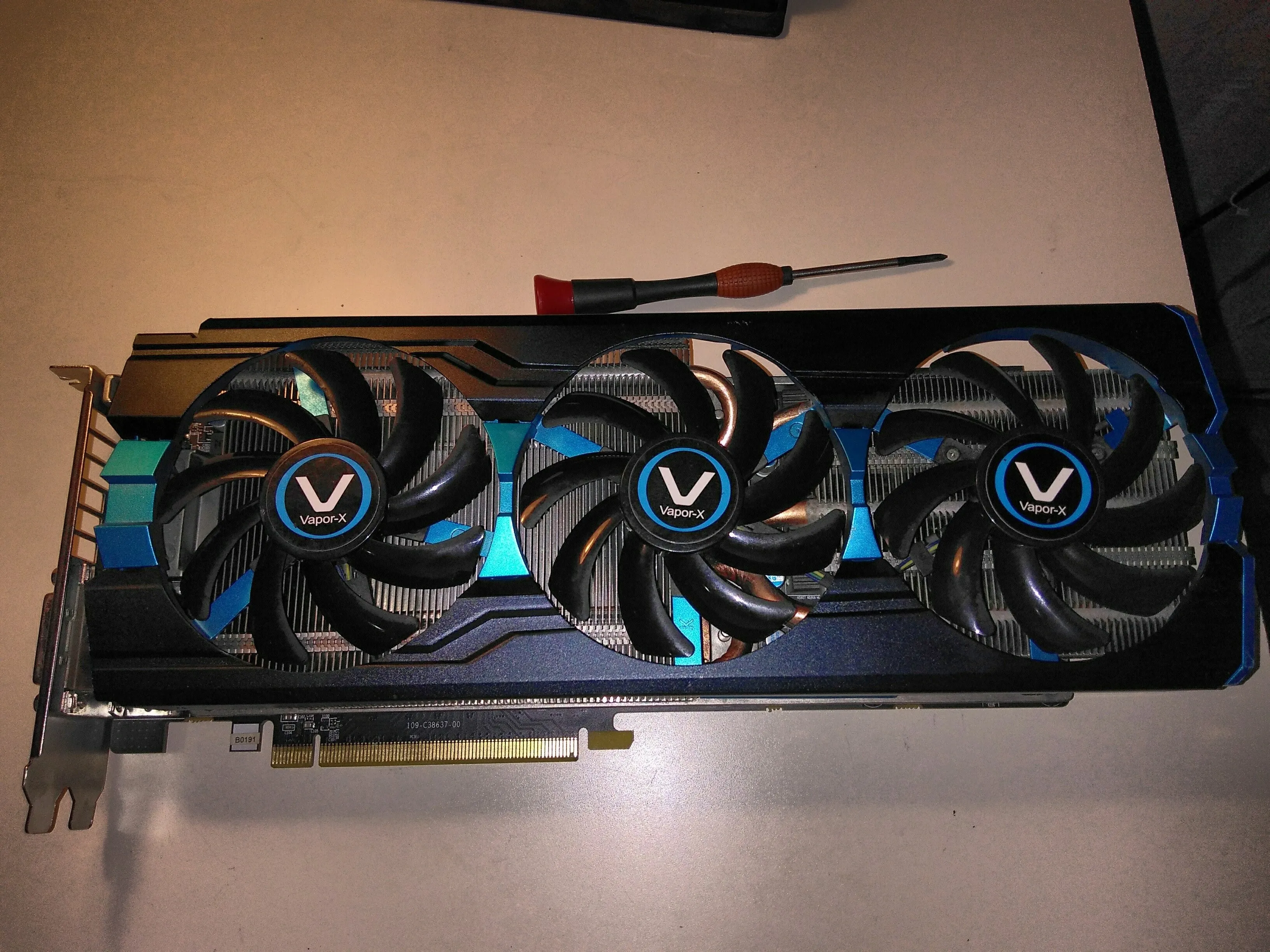 Разборка Sappire Vapor-X AMD R9 280x