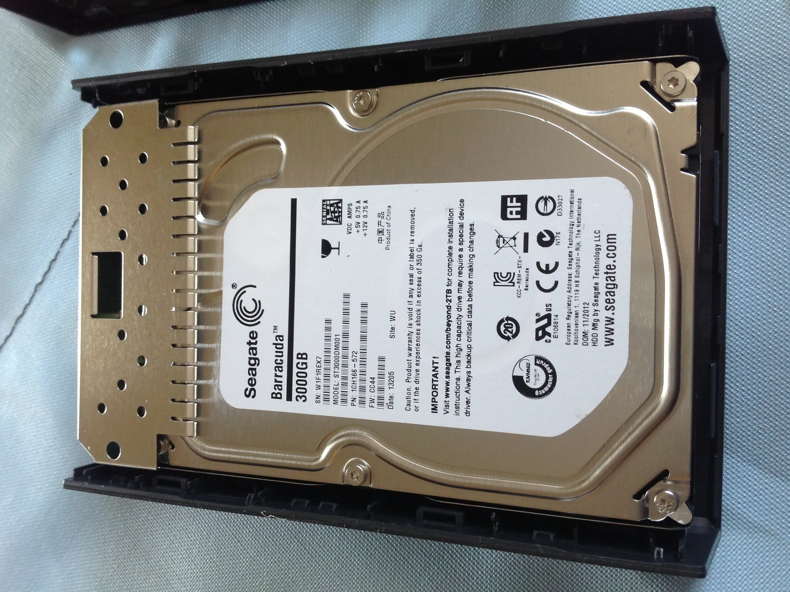 Разбор диска Seagate 3TB Expansion Desktop Drive: шаг 3, изображение 1 из 1