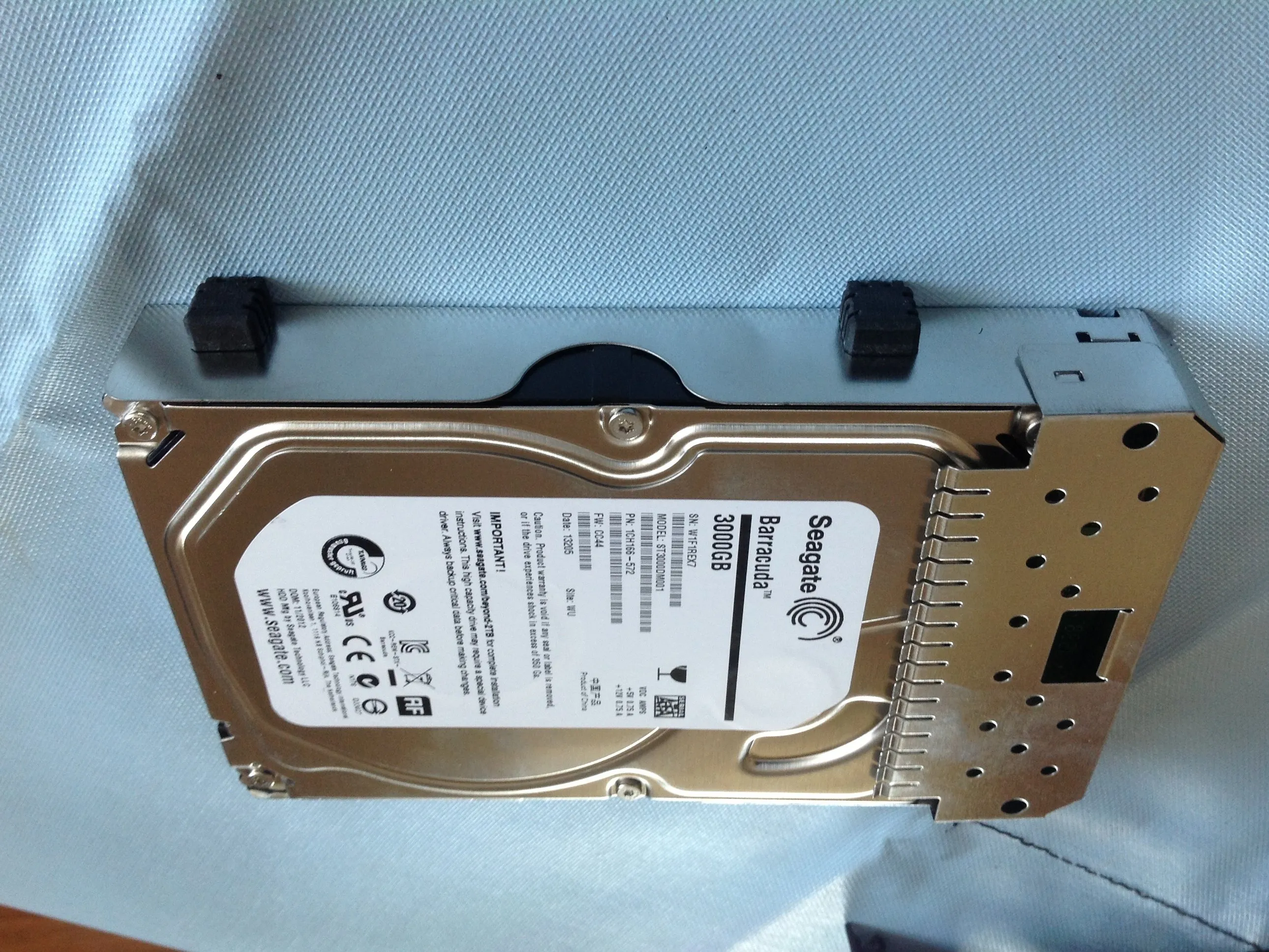 Разборка накопителя Seagate 3TB Expansion Desktop Drive: шаг 4, изображение 1 из 3