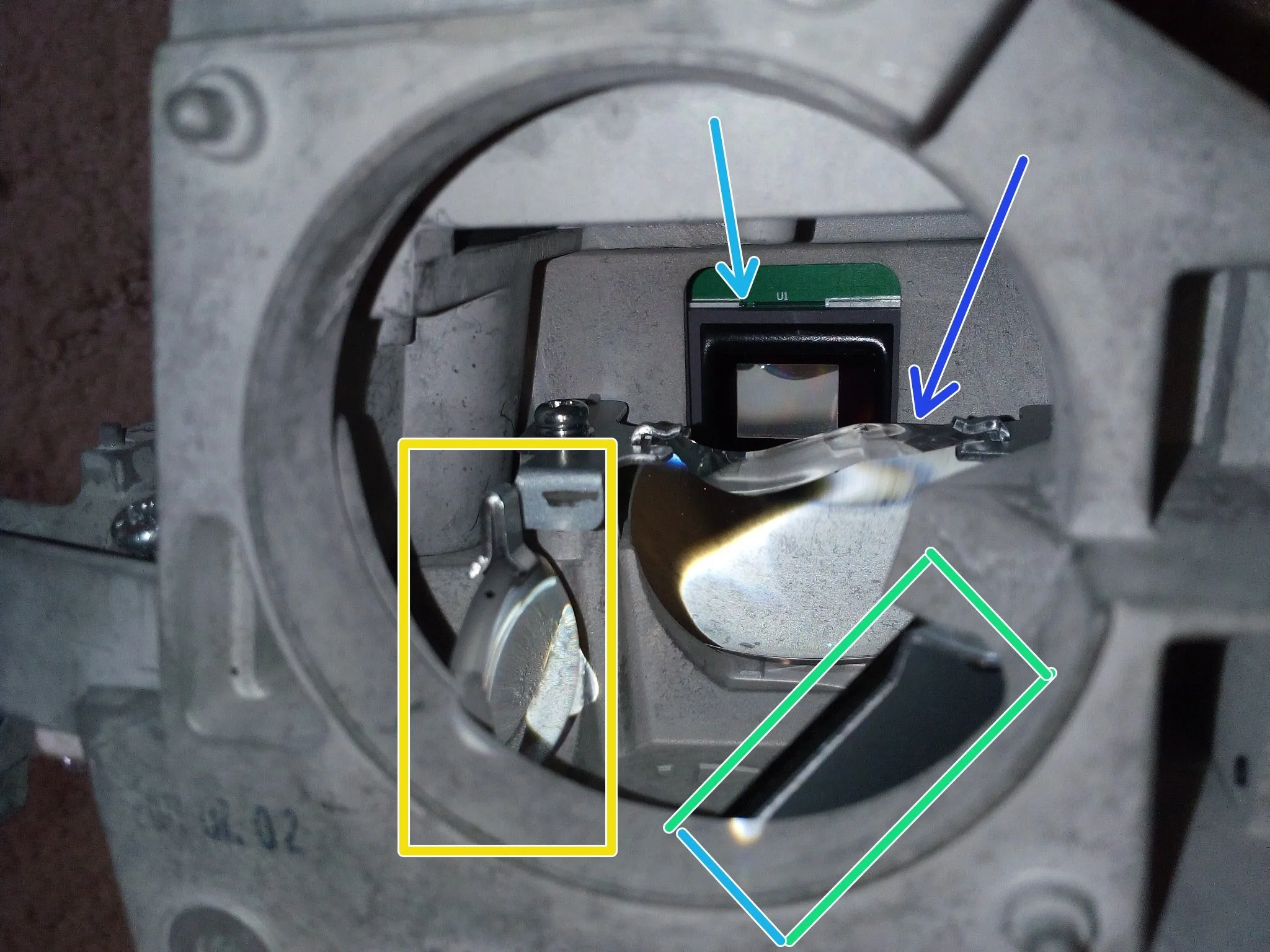 Разборка DLP-проектора Smart UF75, взгляд внутрь оптического блока DMD: шаг 19, изображение 3 из 3