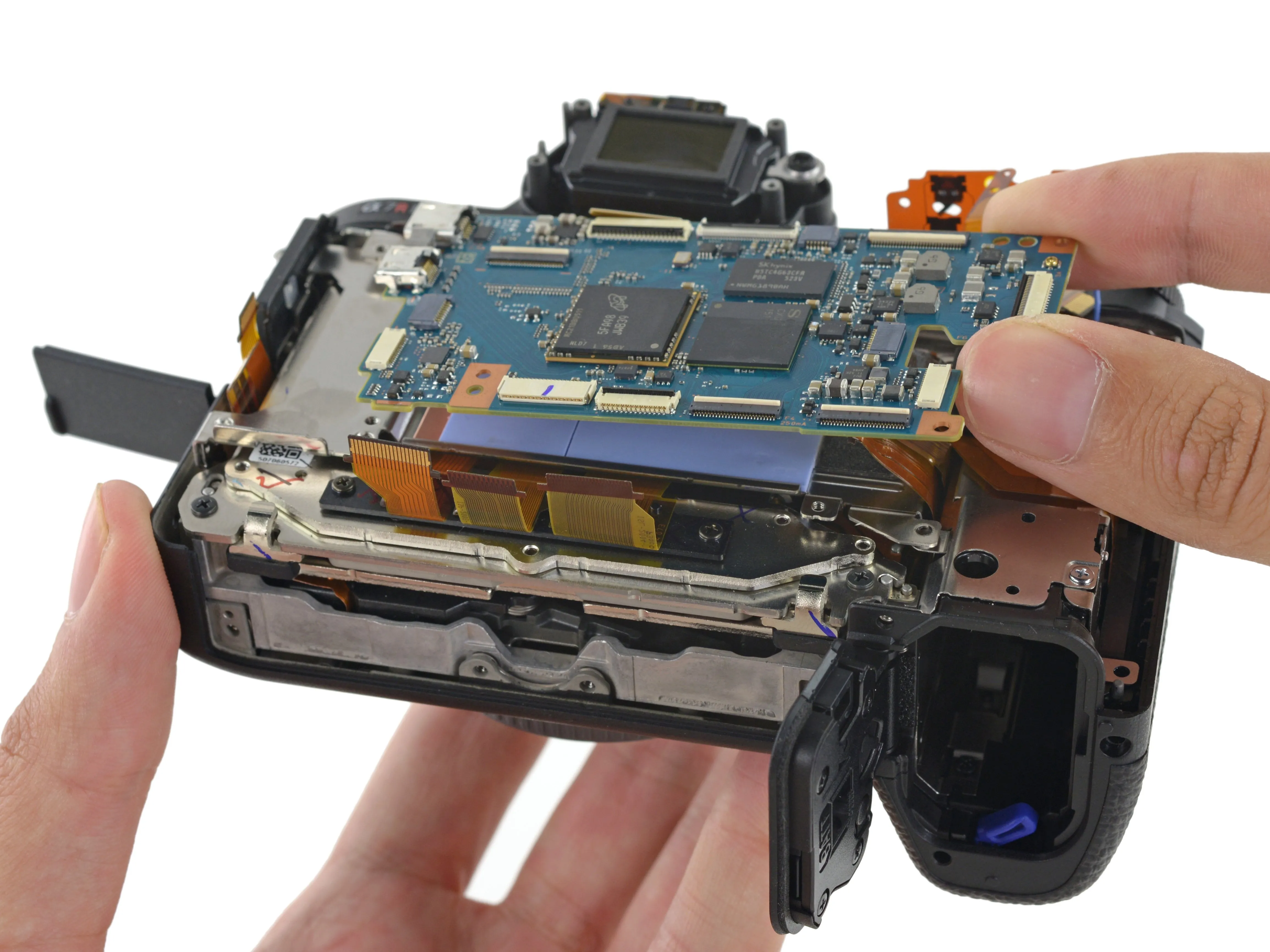 Sony a7R II Teardown: шаг 10, изображение 3 из 3