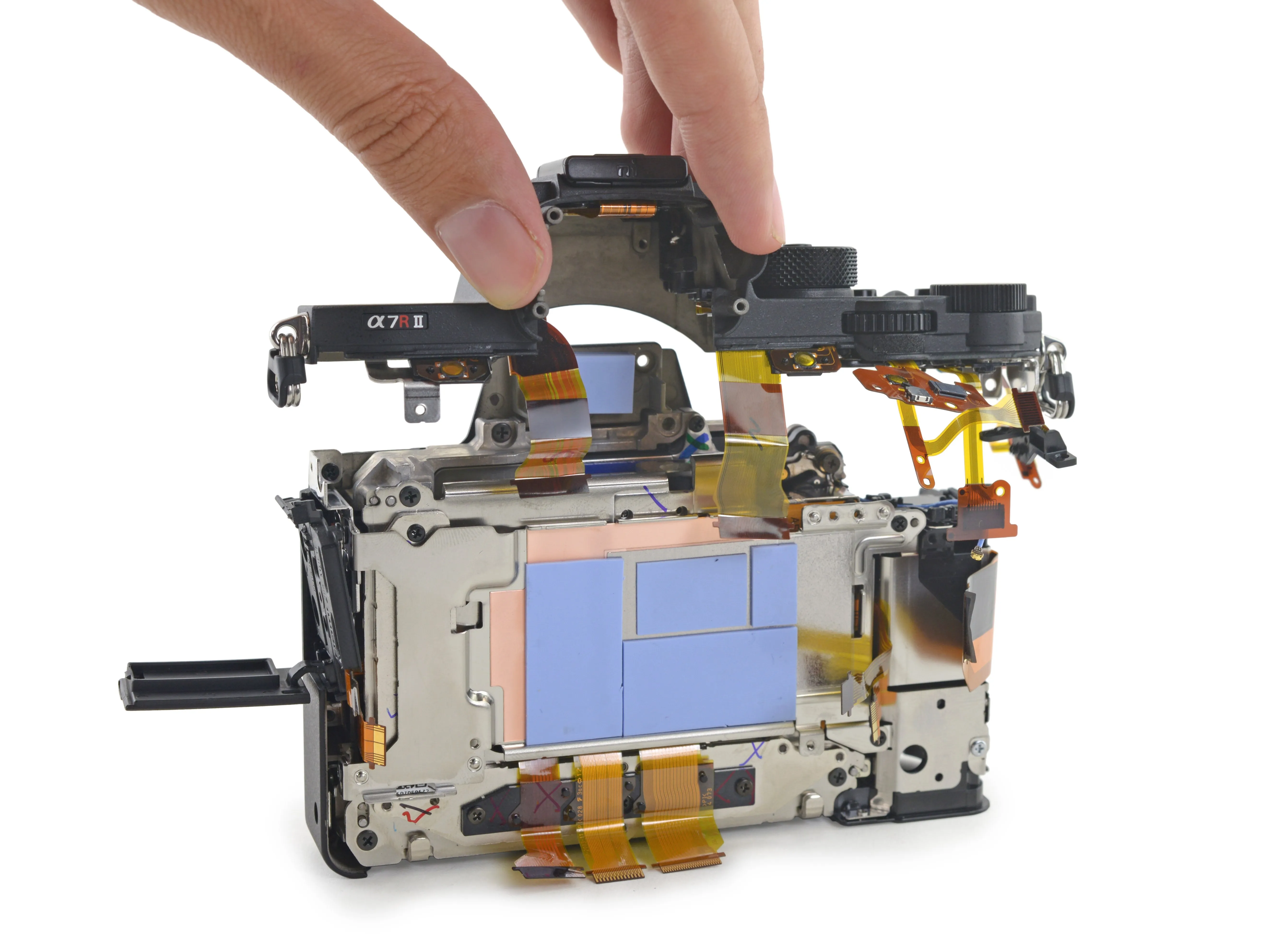 Sony a7R II Teardown: шаг 15, изображение 1 из 3