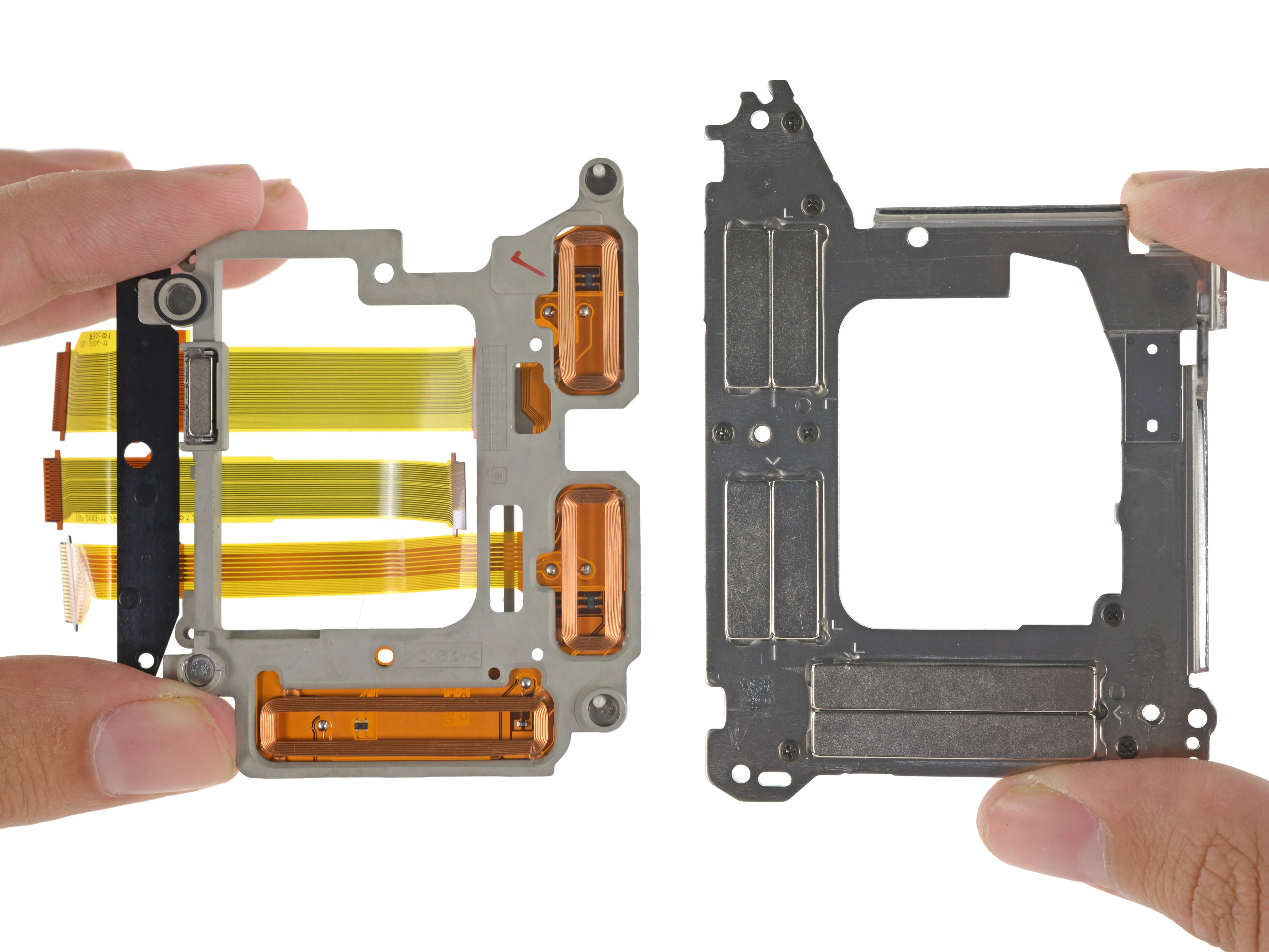 Sony a7R II Teardown: шаг 18, изображение 2 из 3