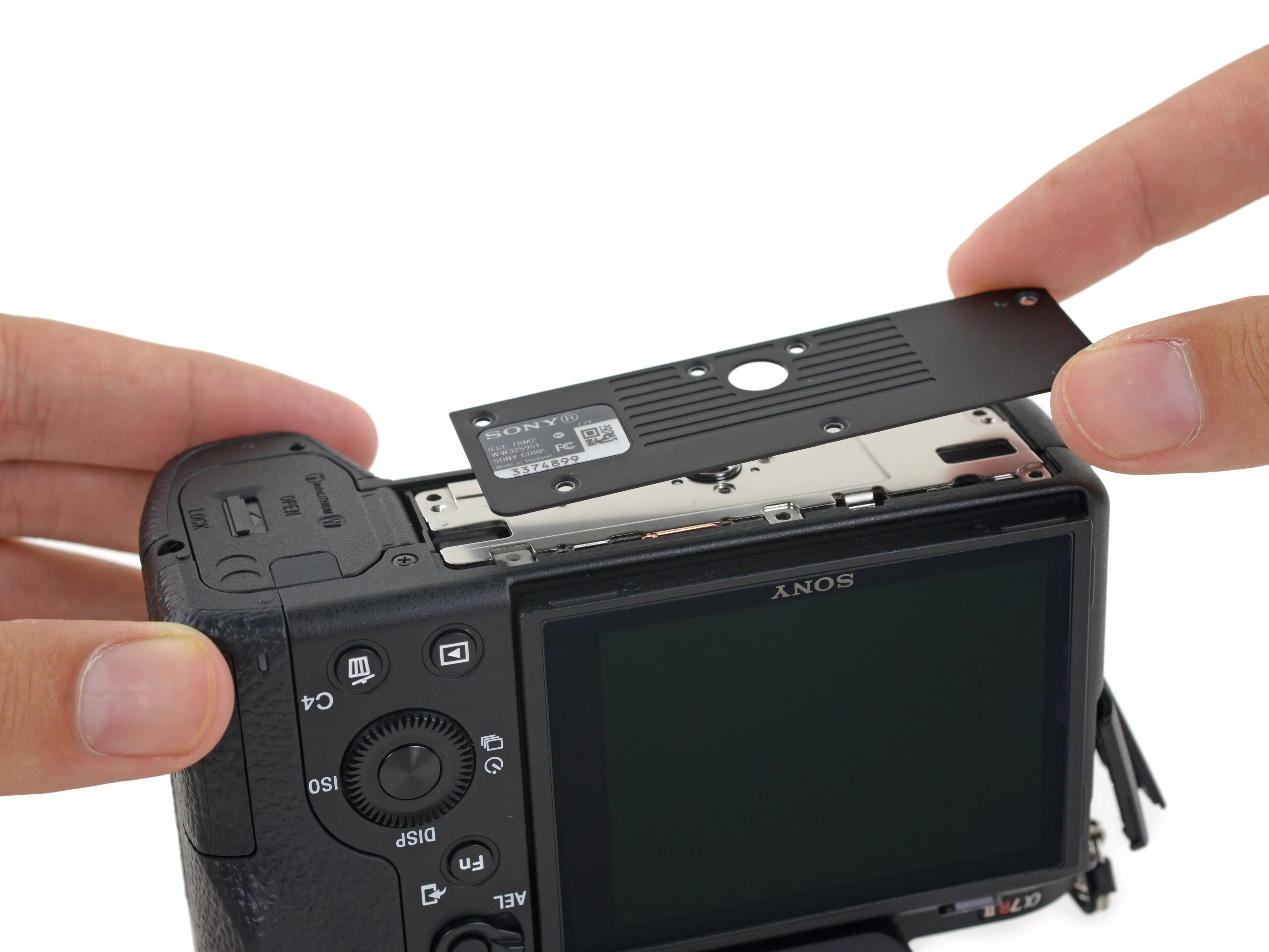 Sony a7R II Teardown: шаг 5, изображение 2 из 3