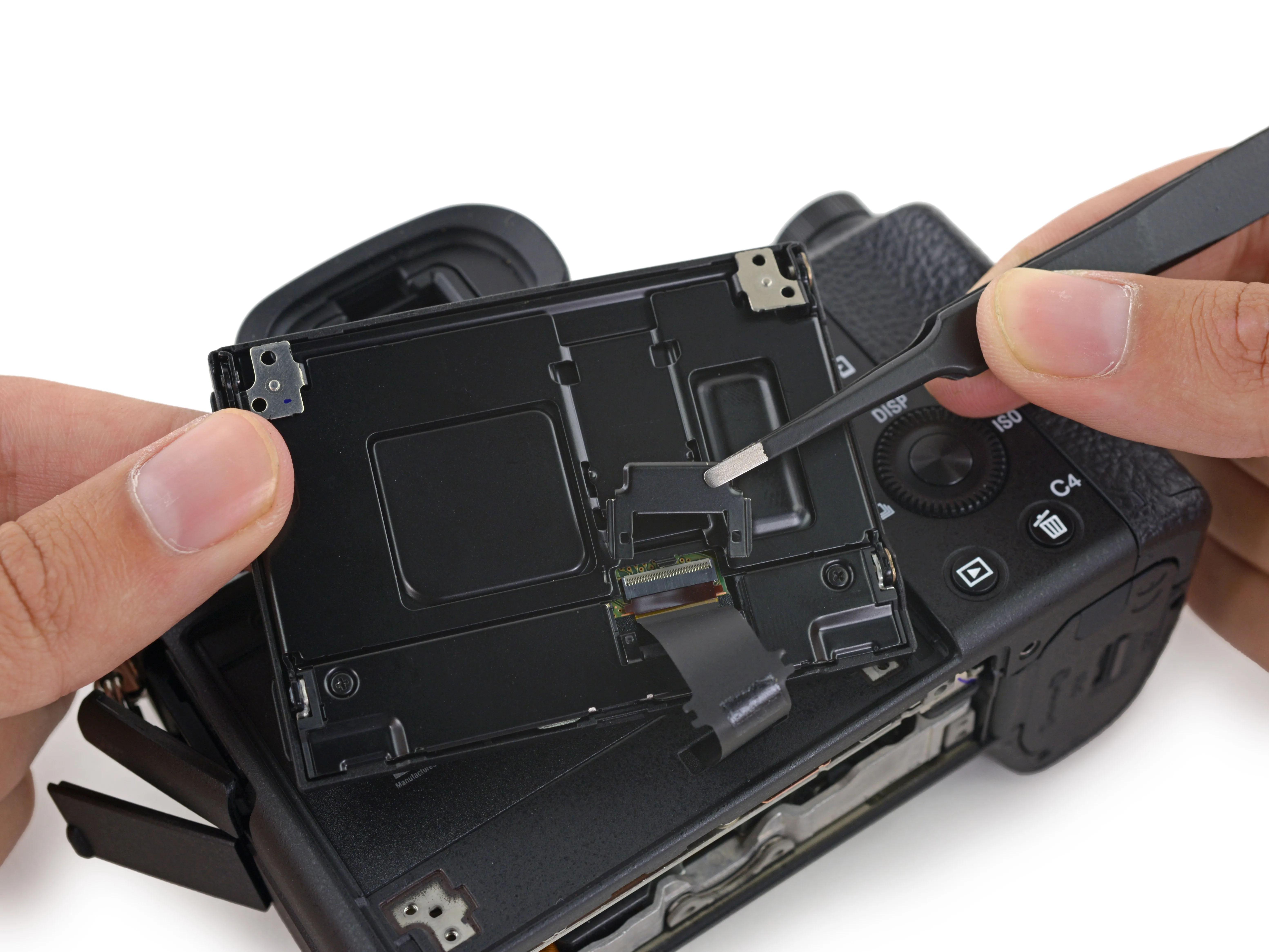 Sony a7R II Teardown: шаг 6, изображение 1 из 2