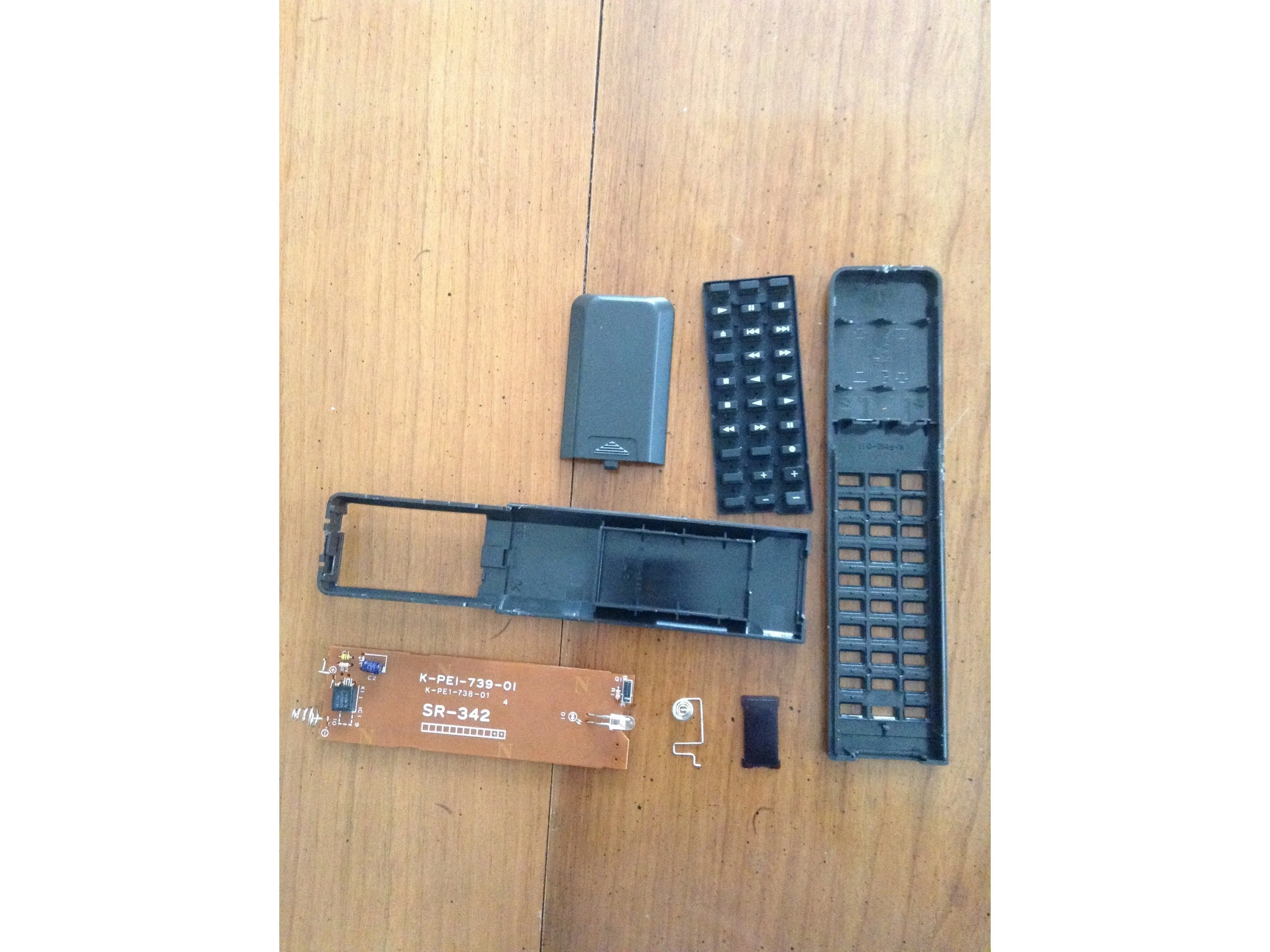 Sony Audio System RM-S100 Remote Teardown: шаг 5, изображение 1 из 1