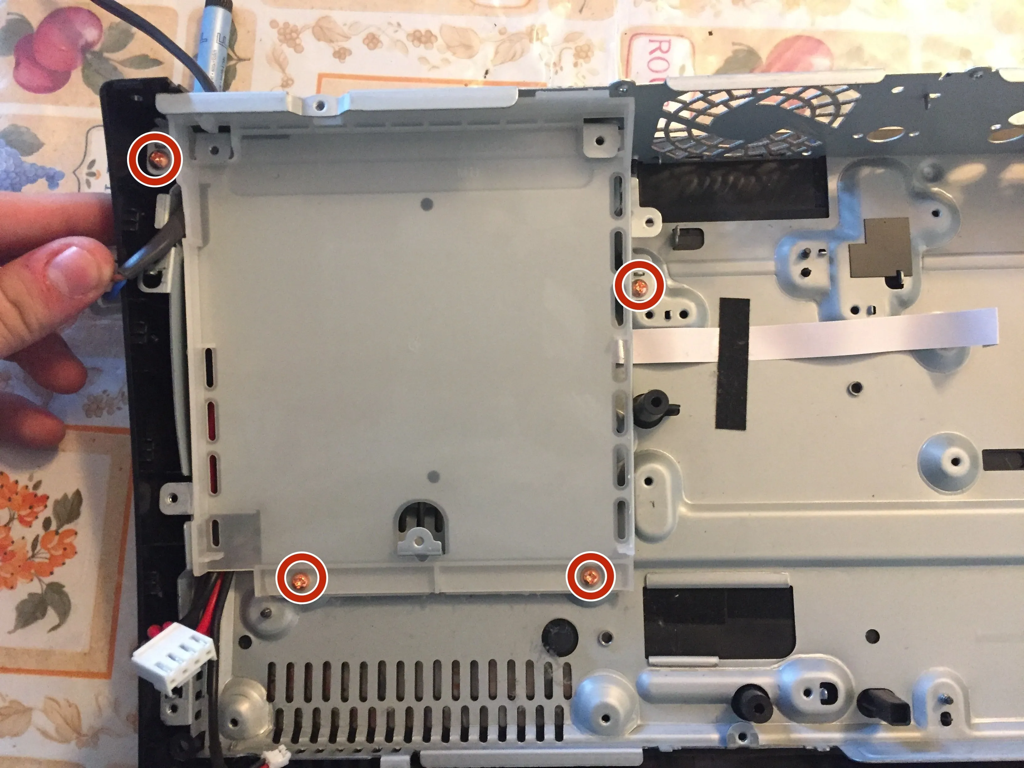 Sony BDV-NF620 Teardown, экран звуковой платы: шаг 18, изображение 1 из 3