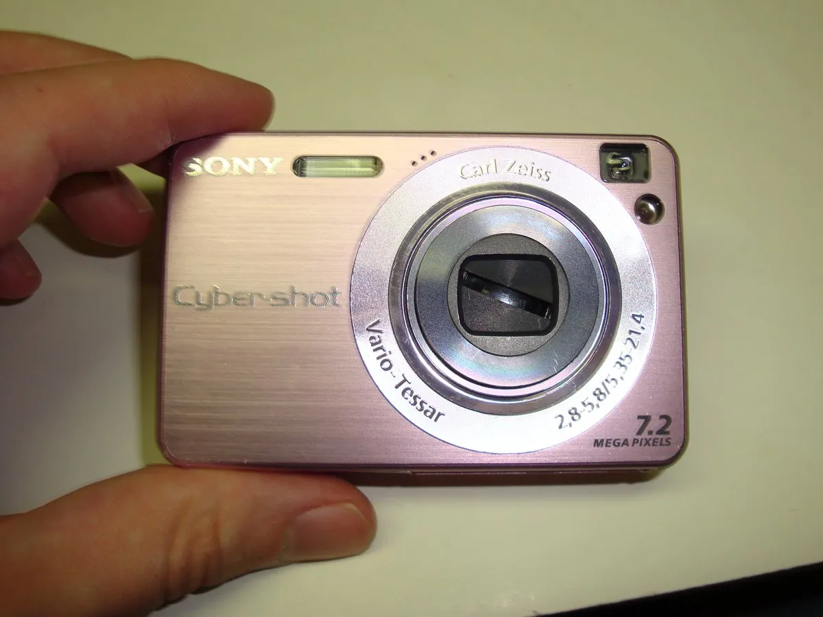 Разборка Sony Cyber-Shot DSC-W120: шаг 4, изображение 1 из 2