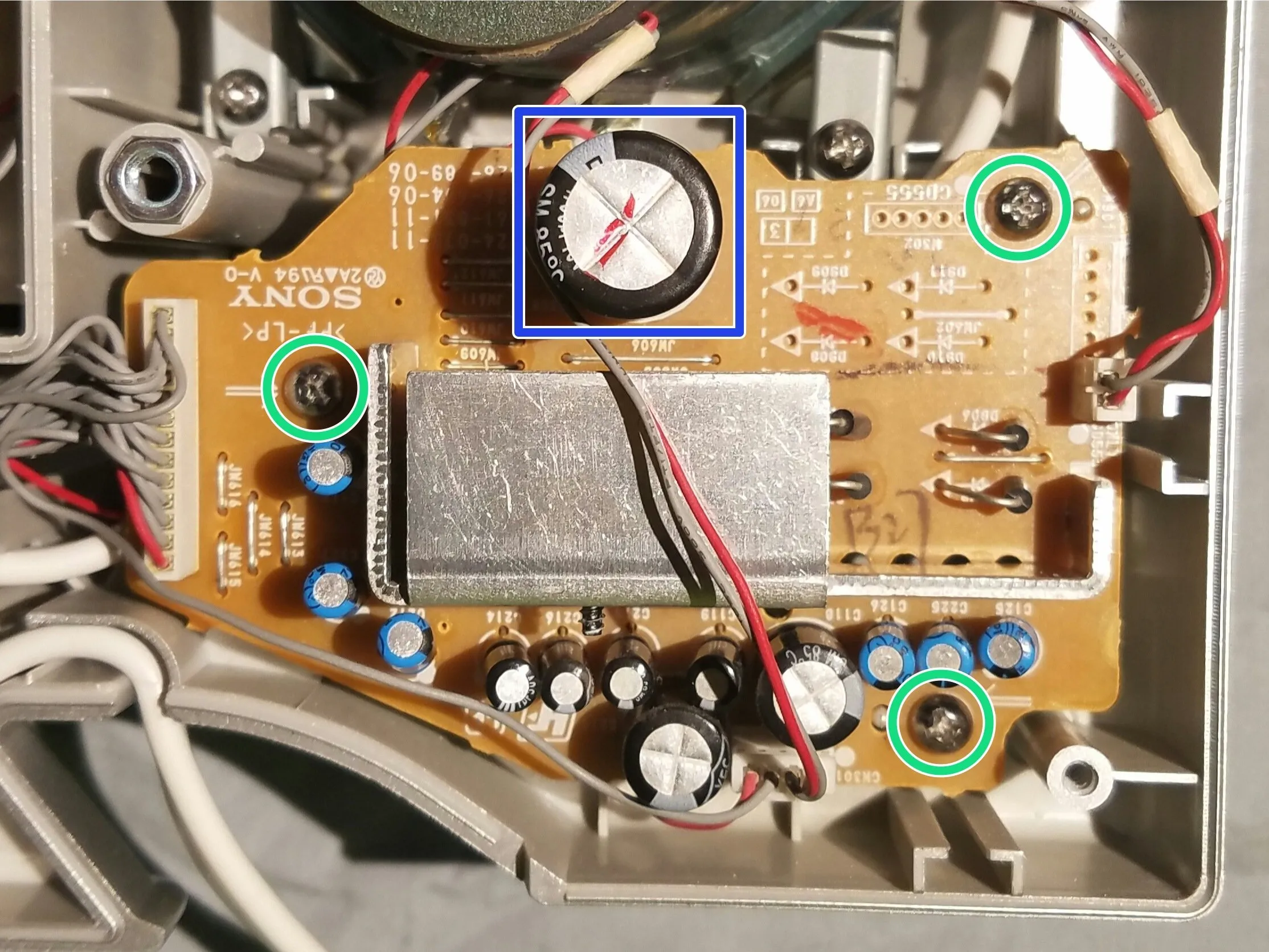 Sony ICF-CD553RM под шкафом кухня CD радио часы Teardown, удаление левого Circut платы и динамик: шаг 2, изображение 2 из 3