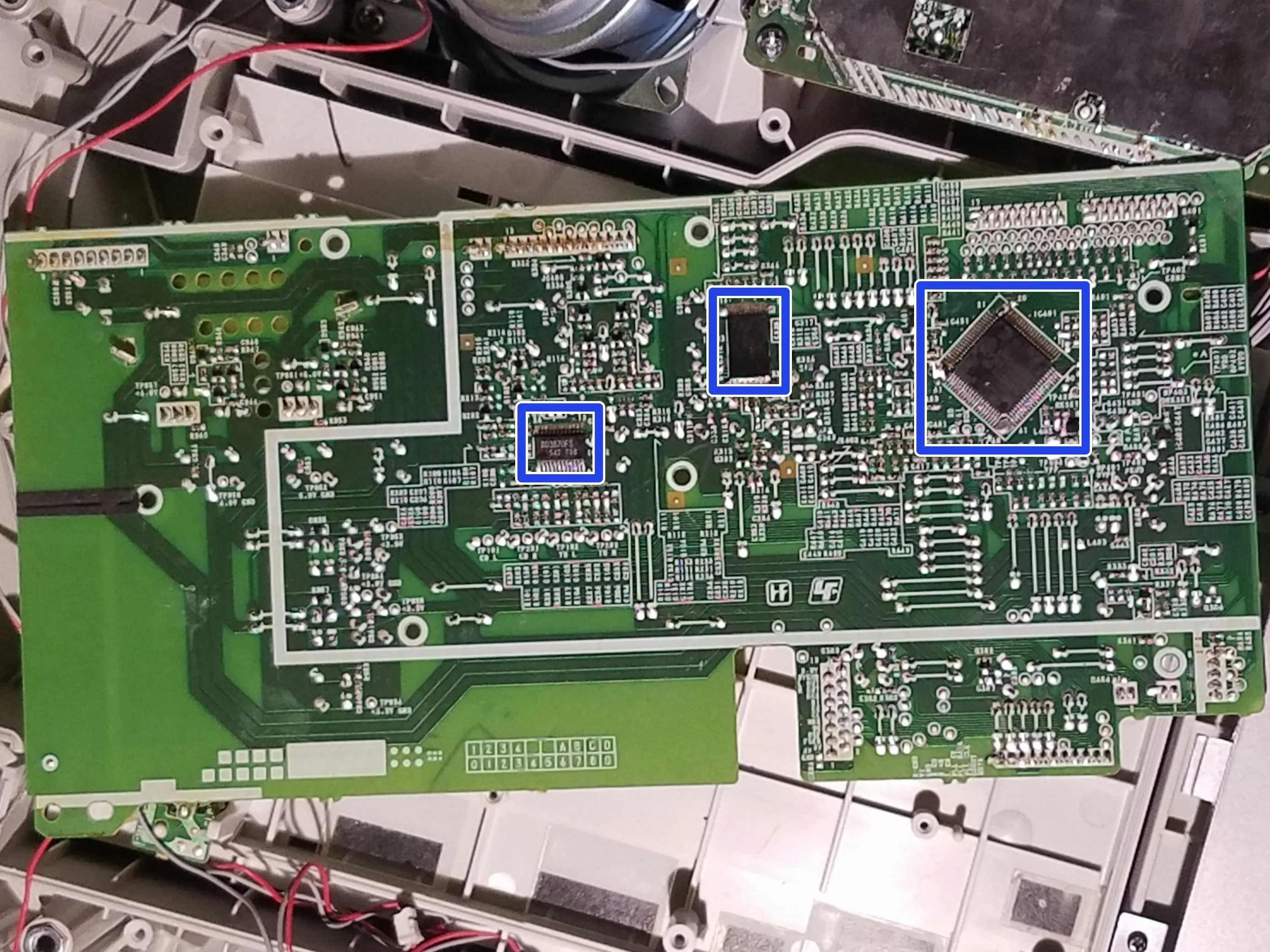 Sony ICF-CD553RM под шкафом кухня CD часы радио Teardown, удаление материнской платы: шаг 4, изображение 3 из 3