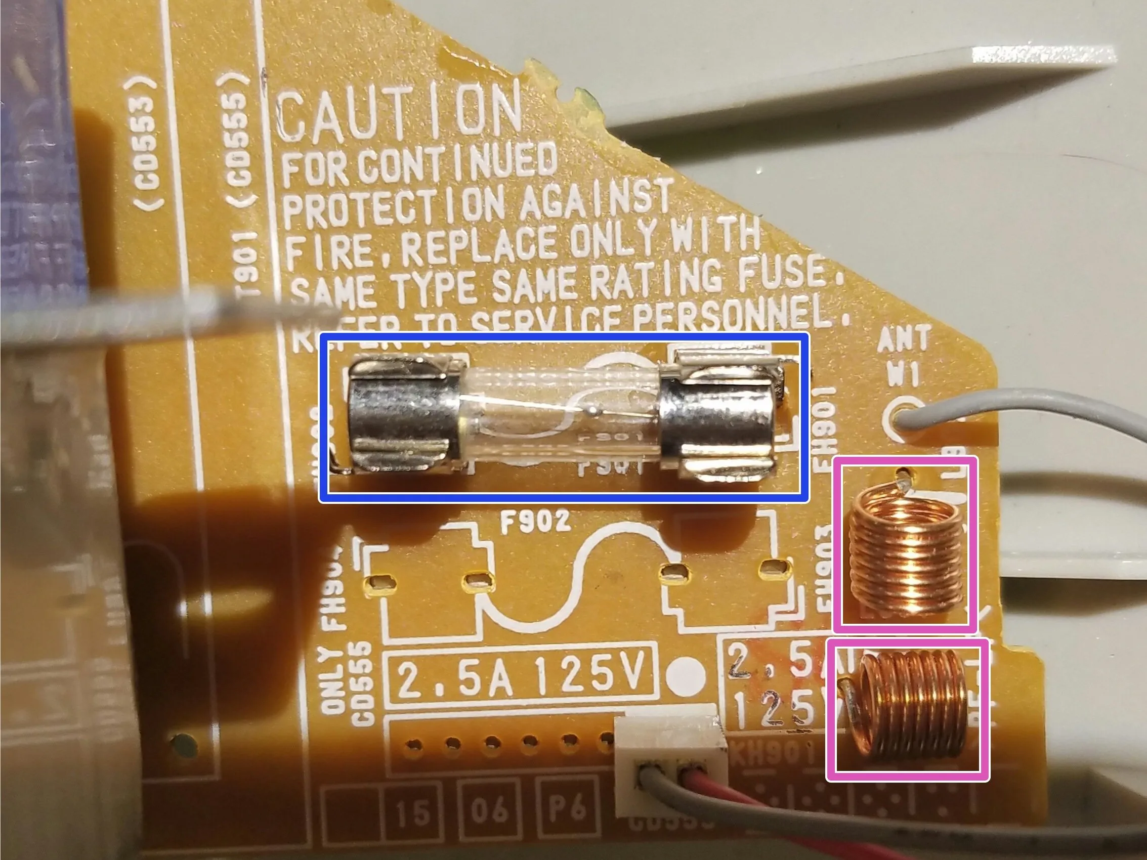 Sony ICF-CD553RM под шкафом кухня CD часы радио Teardown, удаление трансформатора: шаг 3, изображение 2 из 3