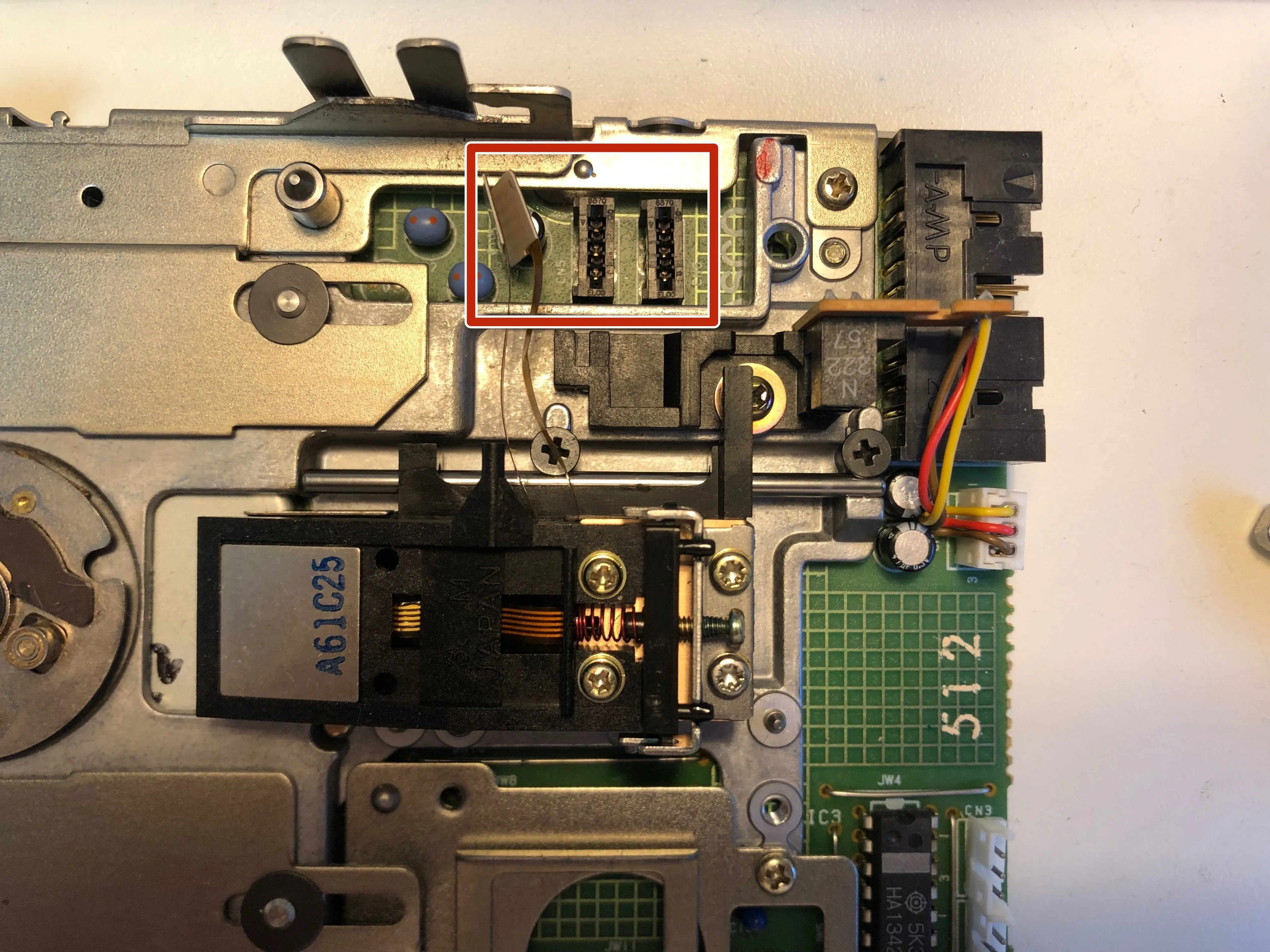 Sony MP-F75W Teardown, снятие головки в сборе: шаг 7, изображение 1 из 3