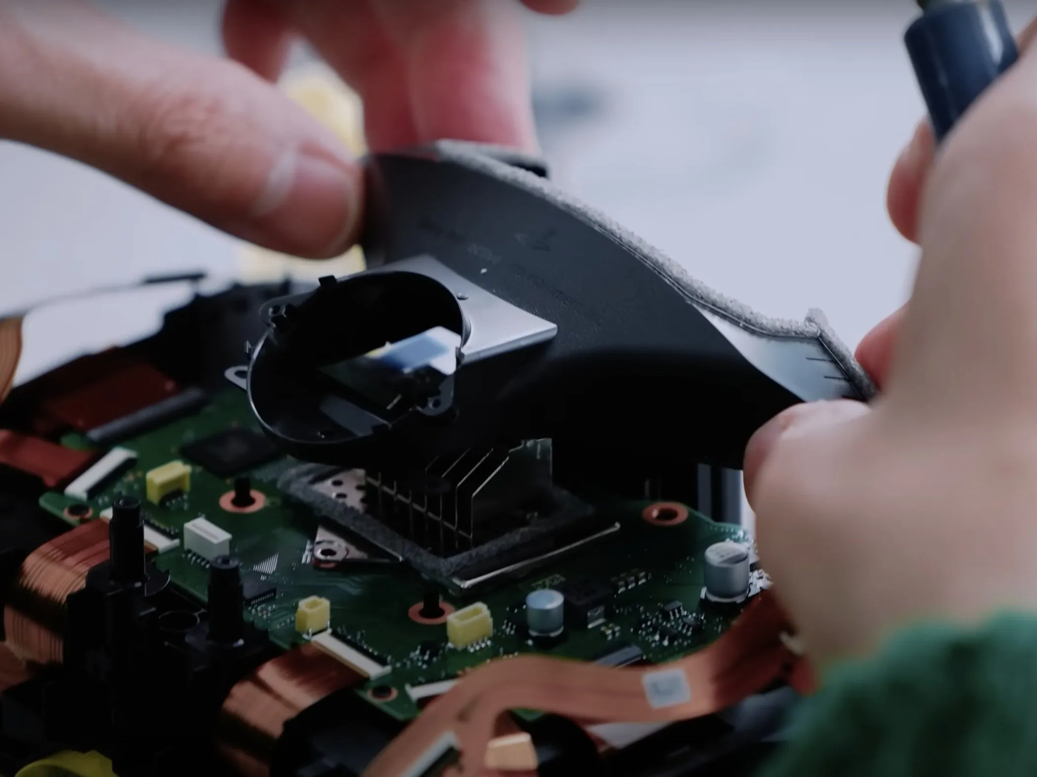 Sony's PlayStation VR2 Teardown: step 11, image 2 of 3