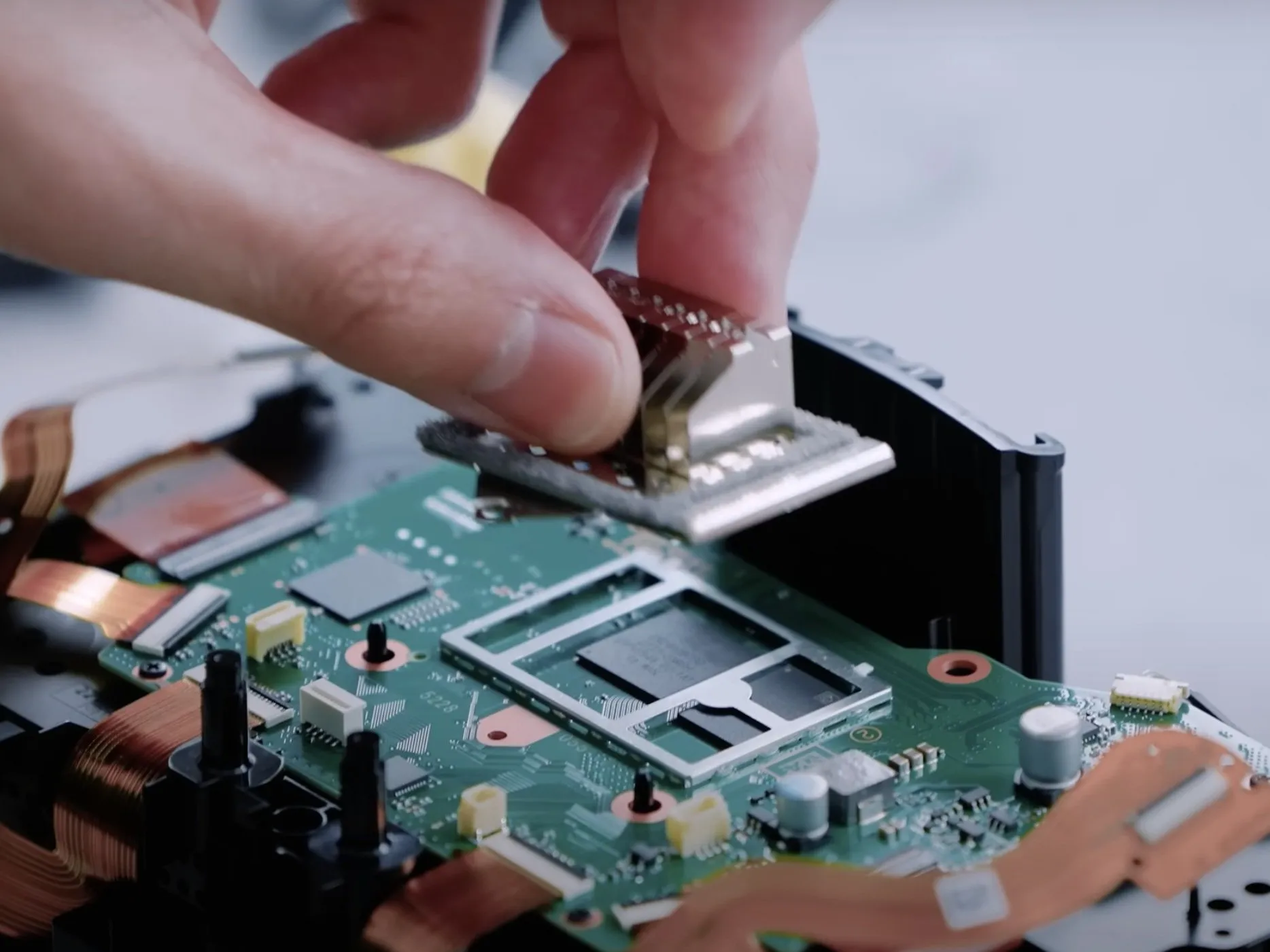 Sony's PlayStation VR2 Teardown: step 12, image 2 of 3