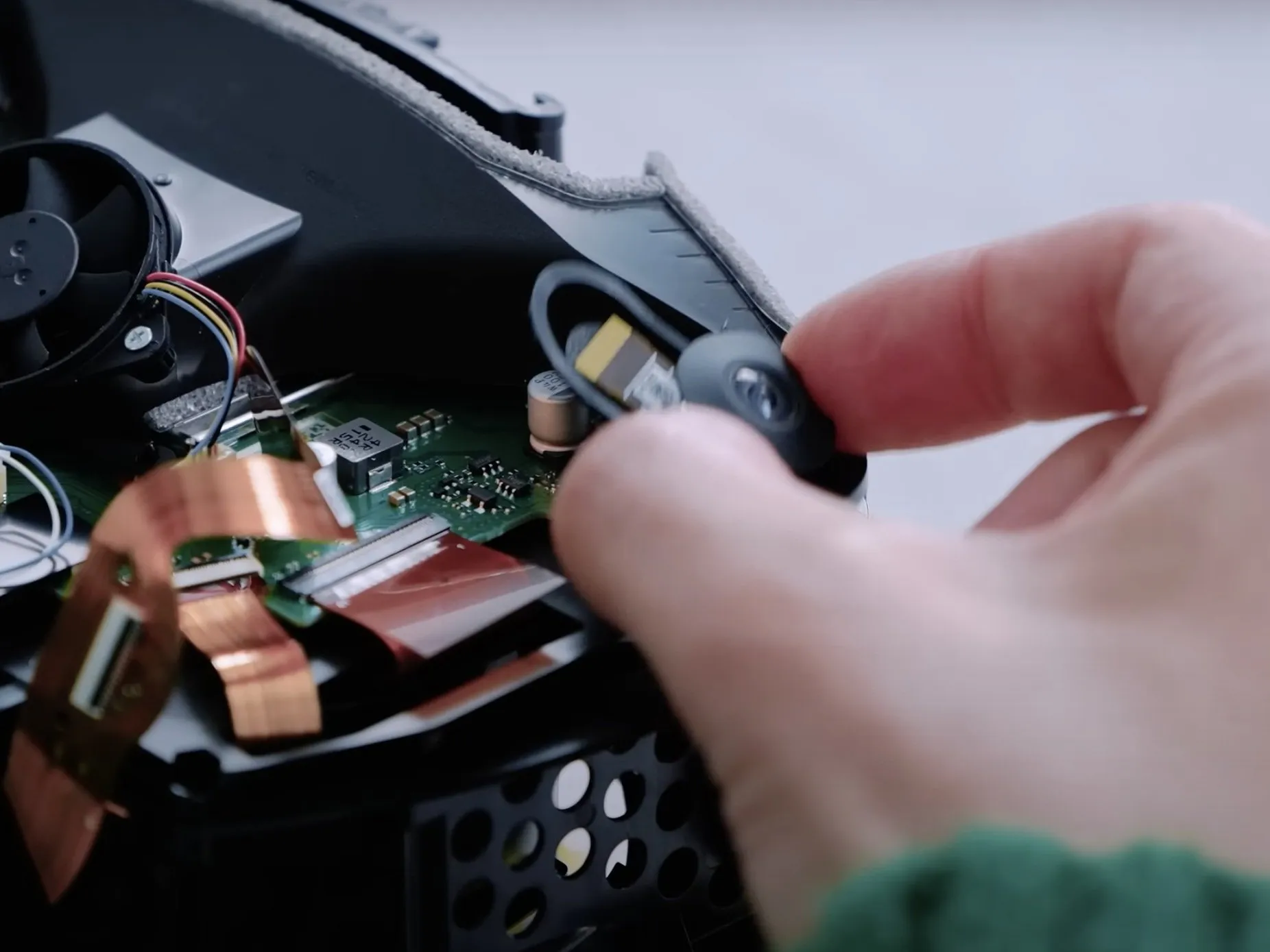 Sony's PlayStation VR2 Teardown: step 8, image 2 of 3