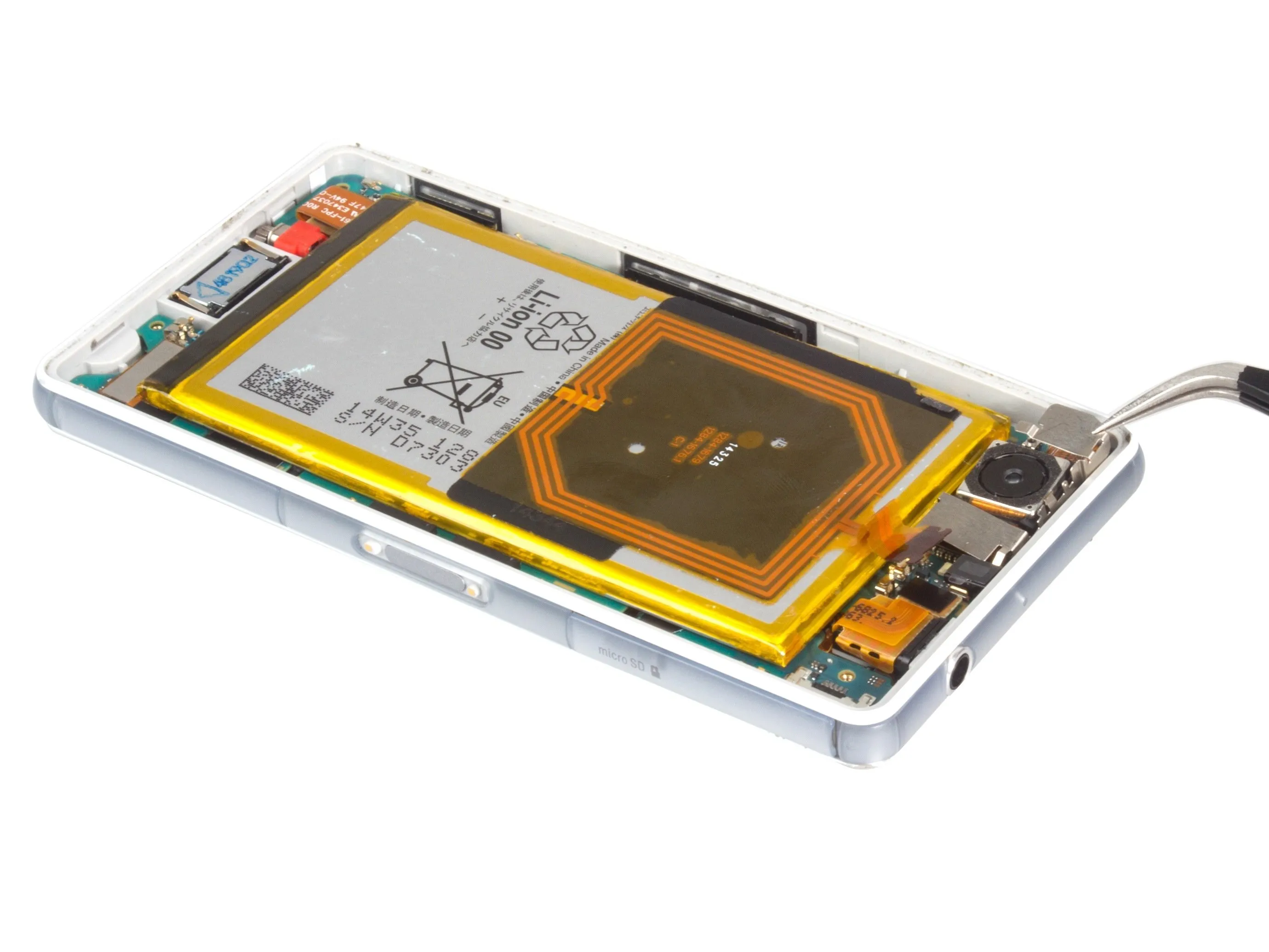 Sony Xperia Z3 Compact Teardown, снятие задней камеры: шаг 3, изображение 1 из 2