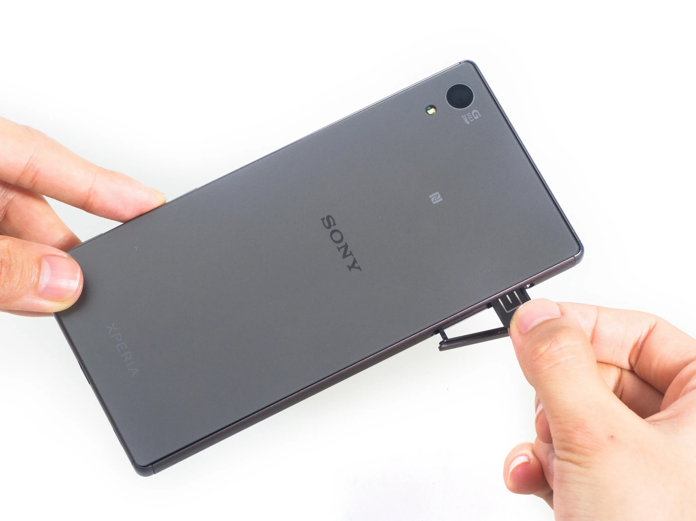 Sony Xperia Z5 Teardown, Sony Xperia Z5 Teardown: шаг 1, изображение 1 из 2