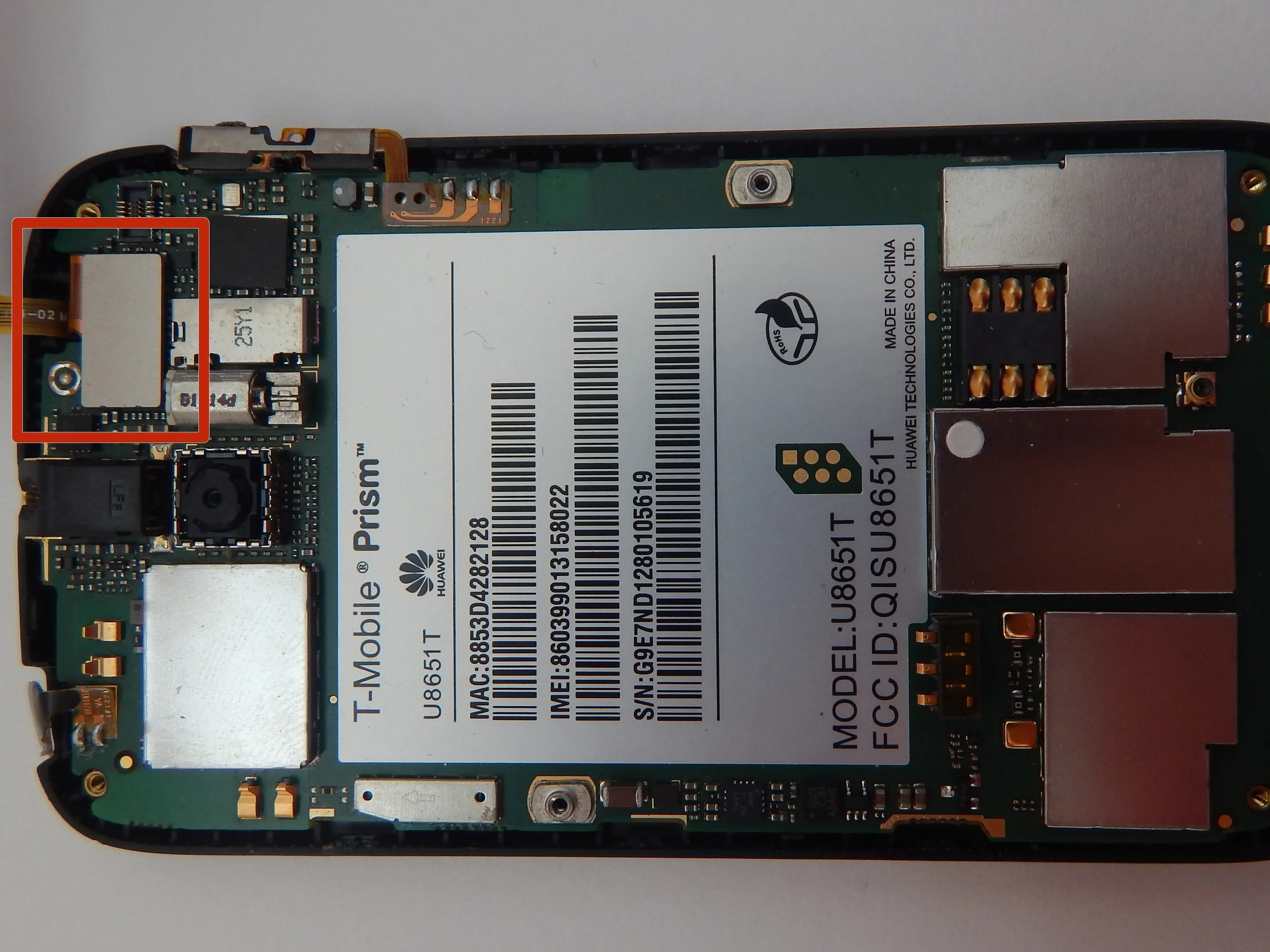 Разборка T-Mobile Huawei Prism U8651T, извлечение внутреннего разъема экрана: шаг 9, изображение 1 из 3