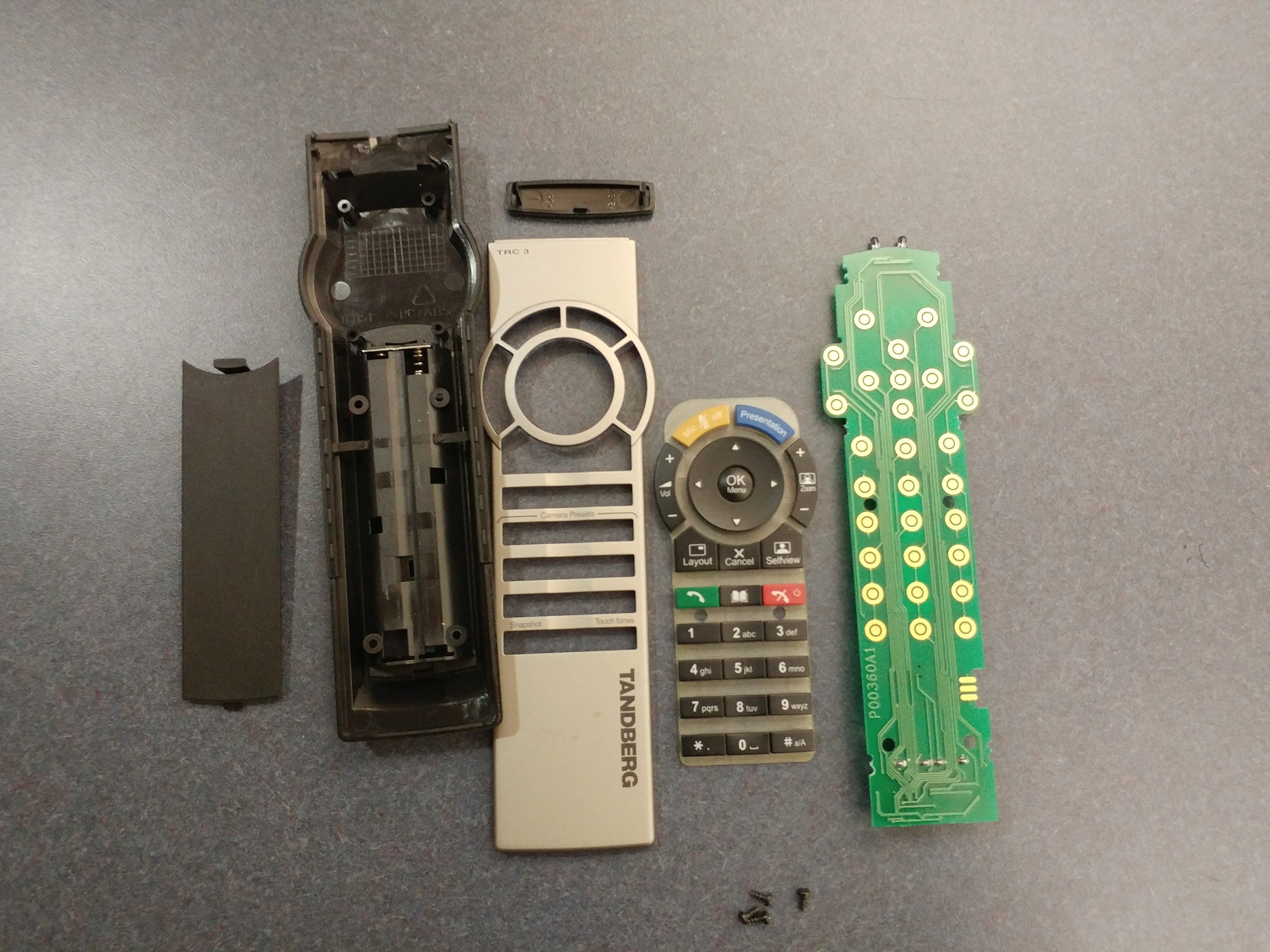 Tandberg Remote Teardown, материнская плата: шаг 4, изображение 3 из 3