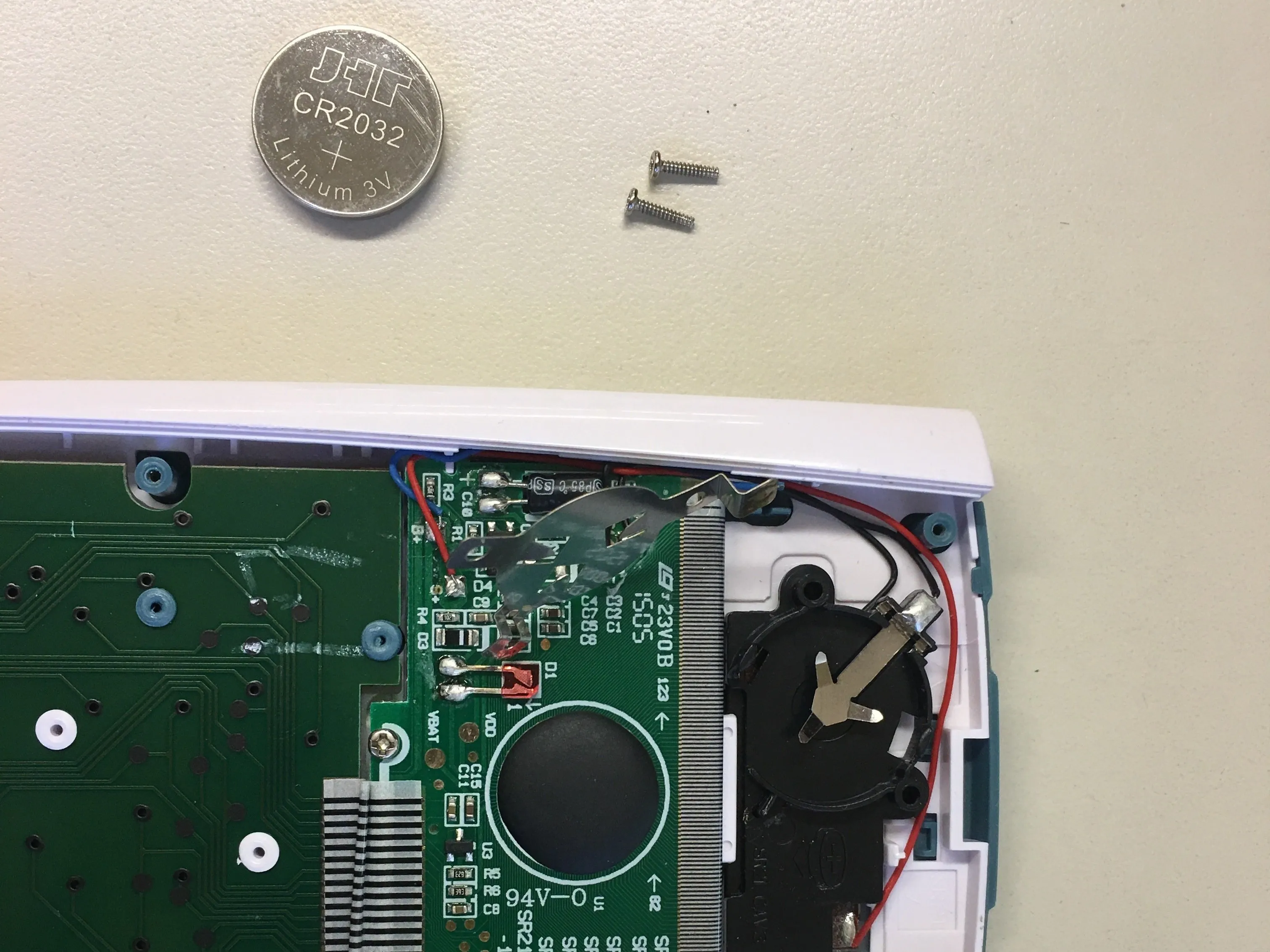 Texas Instruments TI-30 XS Multiview Teardown, извлечение батареи: шаг 2, изображение 2 из 2