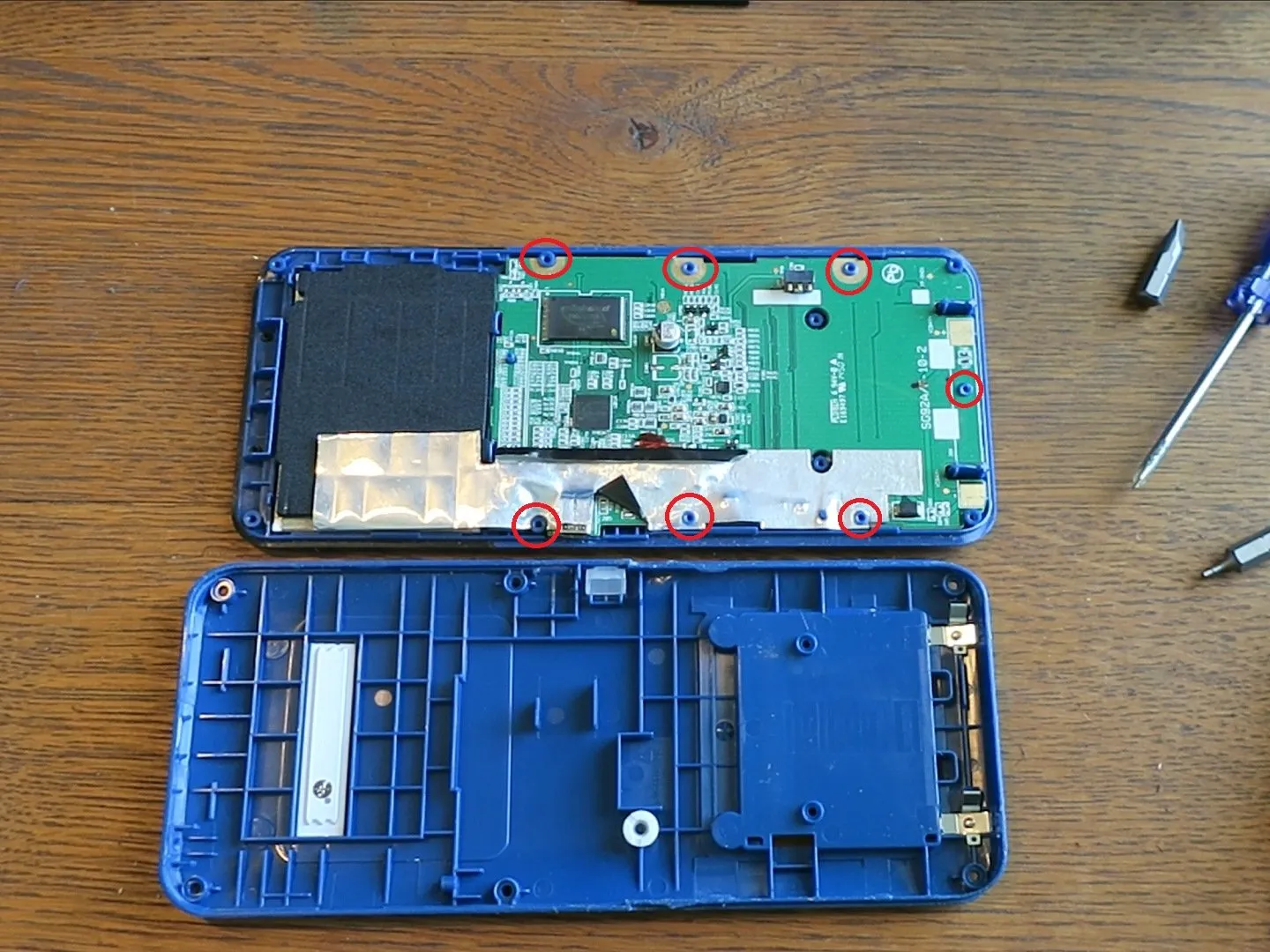 TI-84 Plus CE Teardown, детали & заключительные мысли.: шаг 6, изображение 2 из 3