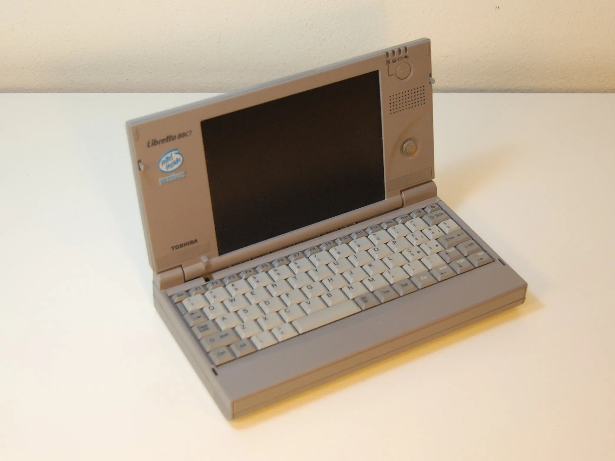 Toshiba Libretto 50CT Разборка, Toshiba Libretto 50CT Разборка: шаг 1, изображение 2 из 3