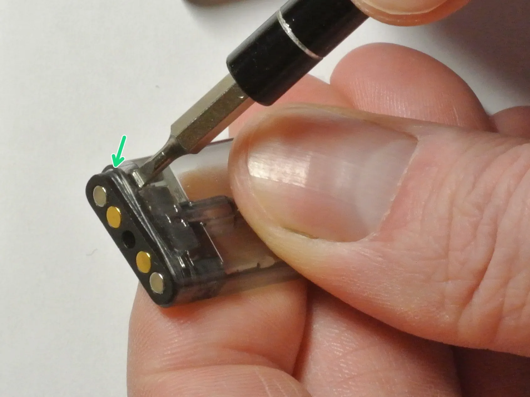 vixt VOOM re-fillable pod Teardown, Removing the bottom.: step 2, image 3 of 3