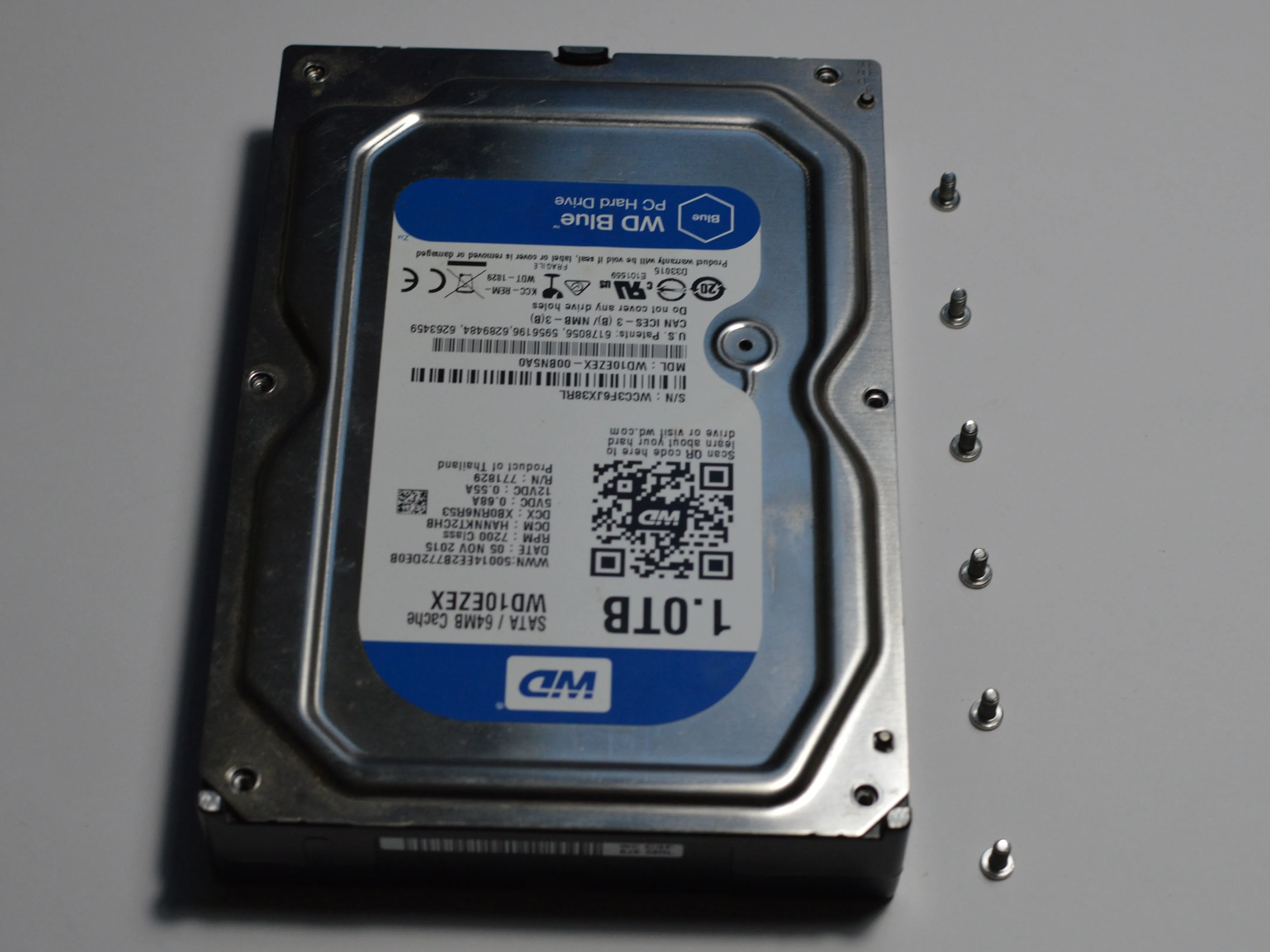 WD Blue Hard Drive Teardown, Снятие верхней крышки: шаг 4, изображение 1 из 3