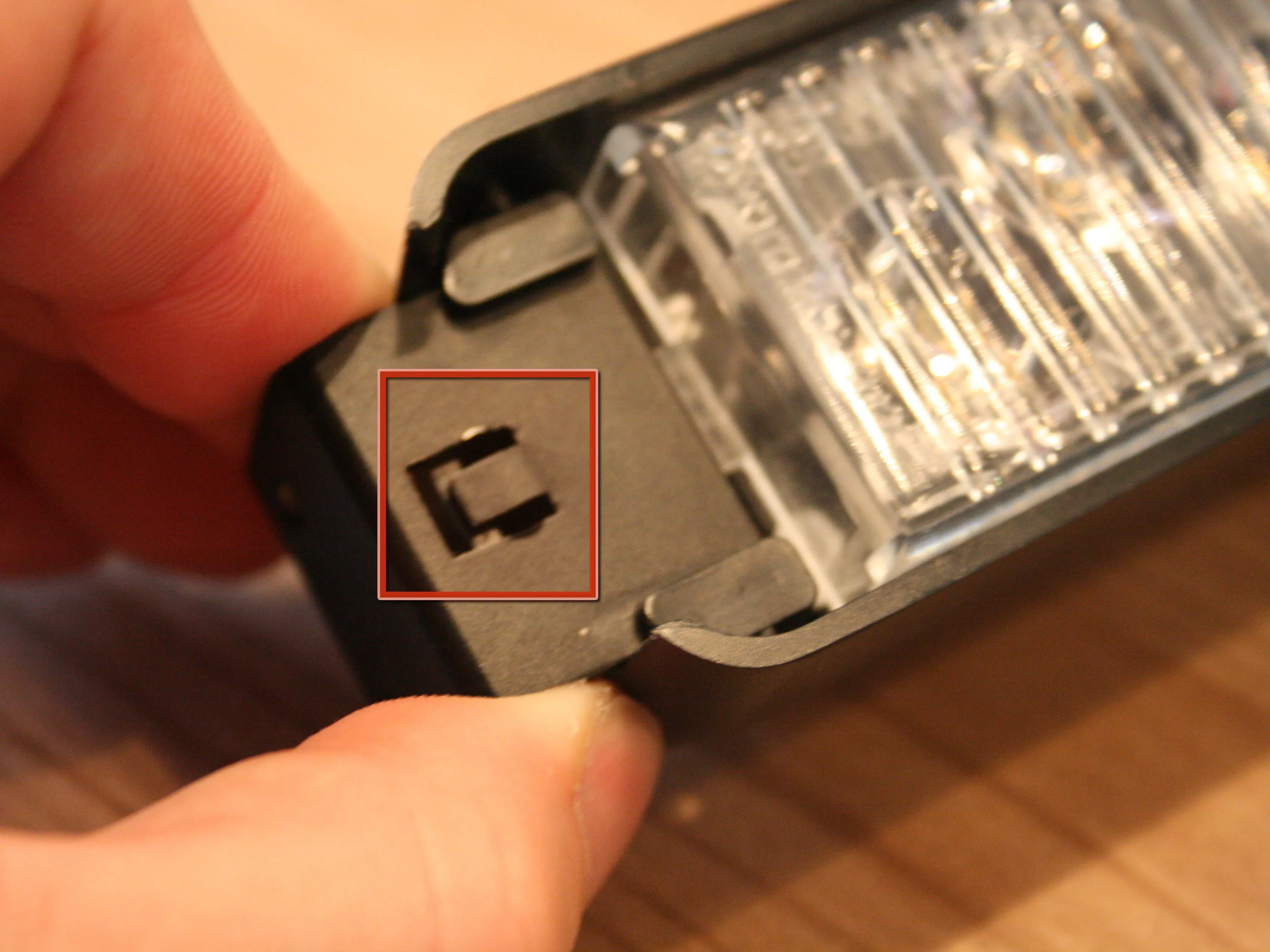 Whelen Slimlighter Super-LED Teardown: шаг 2, изображение 2 из 3