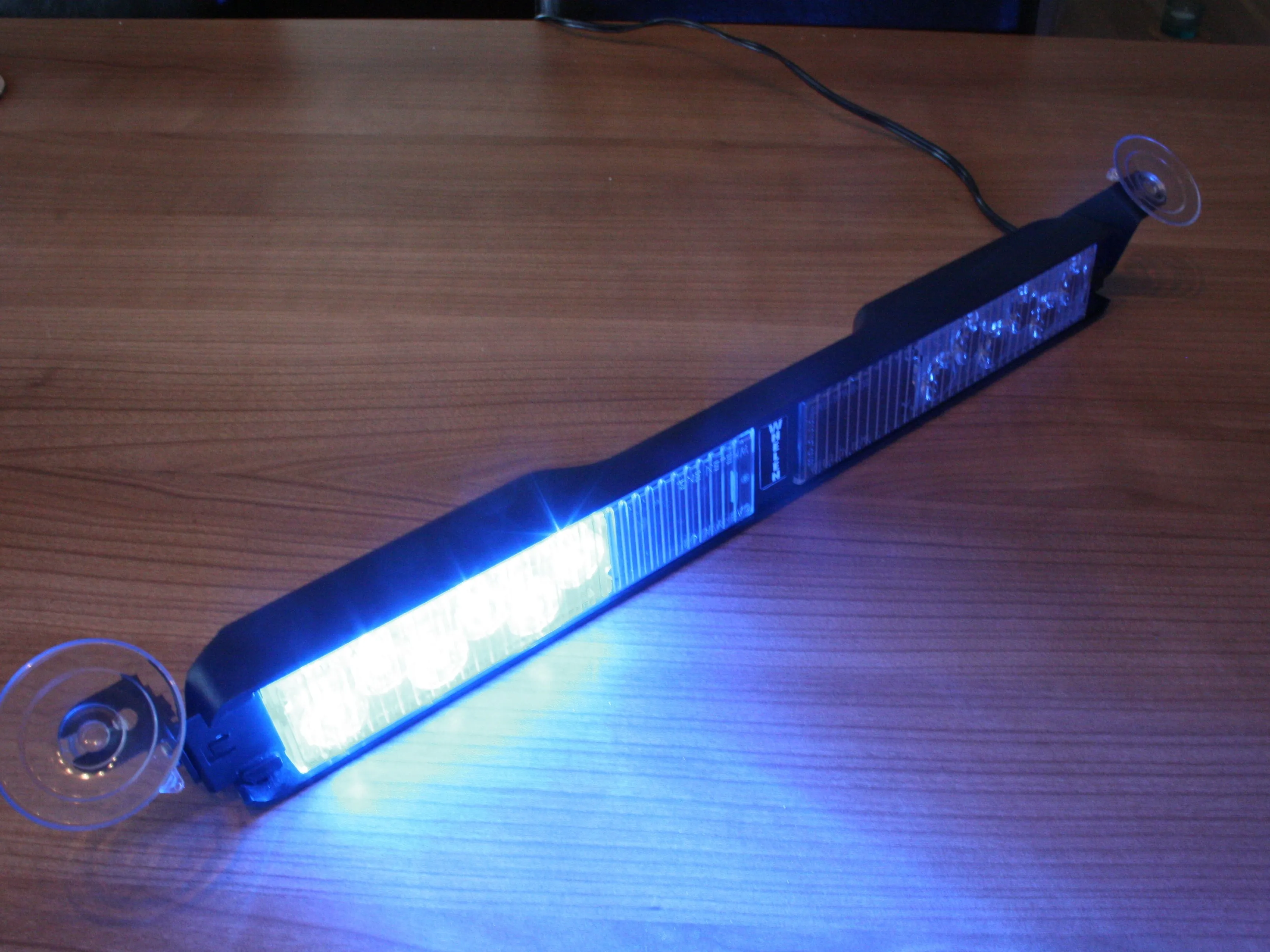 Whelen Slimlighter Super-LED Teardown, Whelen Slimlighter Super-LED Teardown: шаг 1, изображение 2 из 2