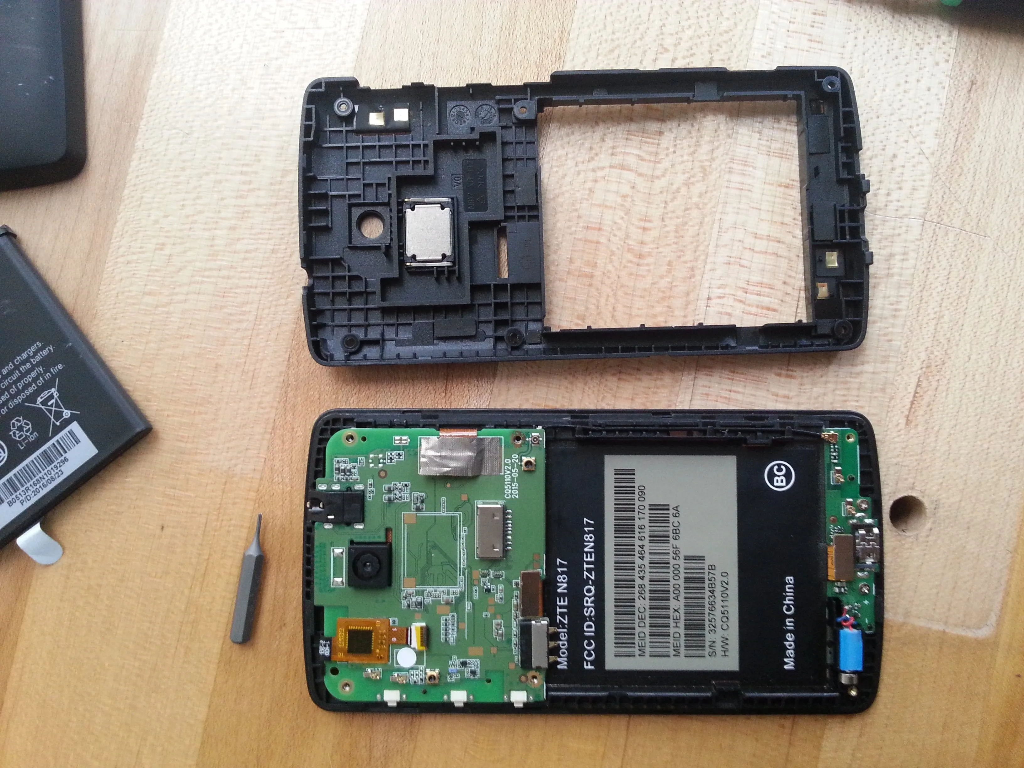 ZTE n817 Teardown, ZTE n817 Teardown: шаг 1, изображение 3 из 3