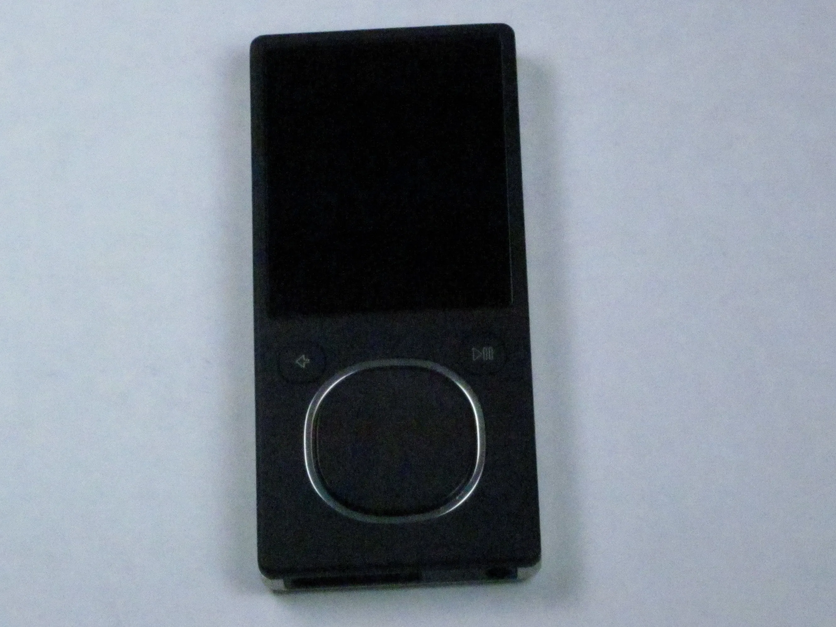 Разборка Zune Flash 2-го поколения, задняя крышка: шаг 1, изображение 1 из 2